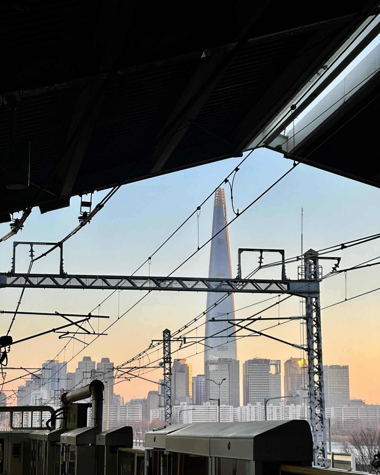 22/ 12 / 2023

#seoul #geonggido #chooncheon #lottesigniel #lottetower
#gangbyeonstation #subway #geongbokgungpalace #서울 # 경기도 #춘천 #춘천찍고서울 #롯데시그니엘 #롯데타워 #강변역 #지하 철 #춘천역 #경복궁