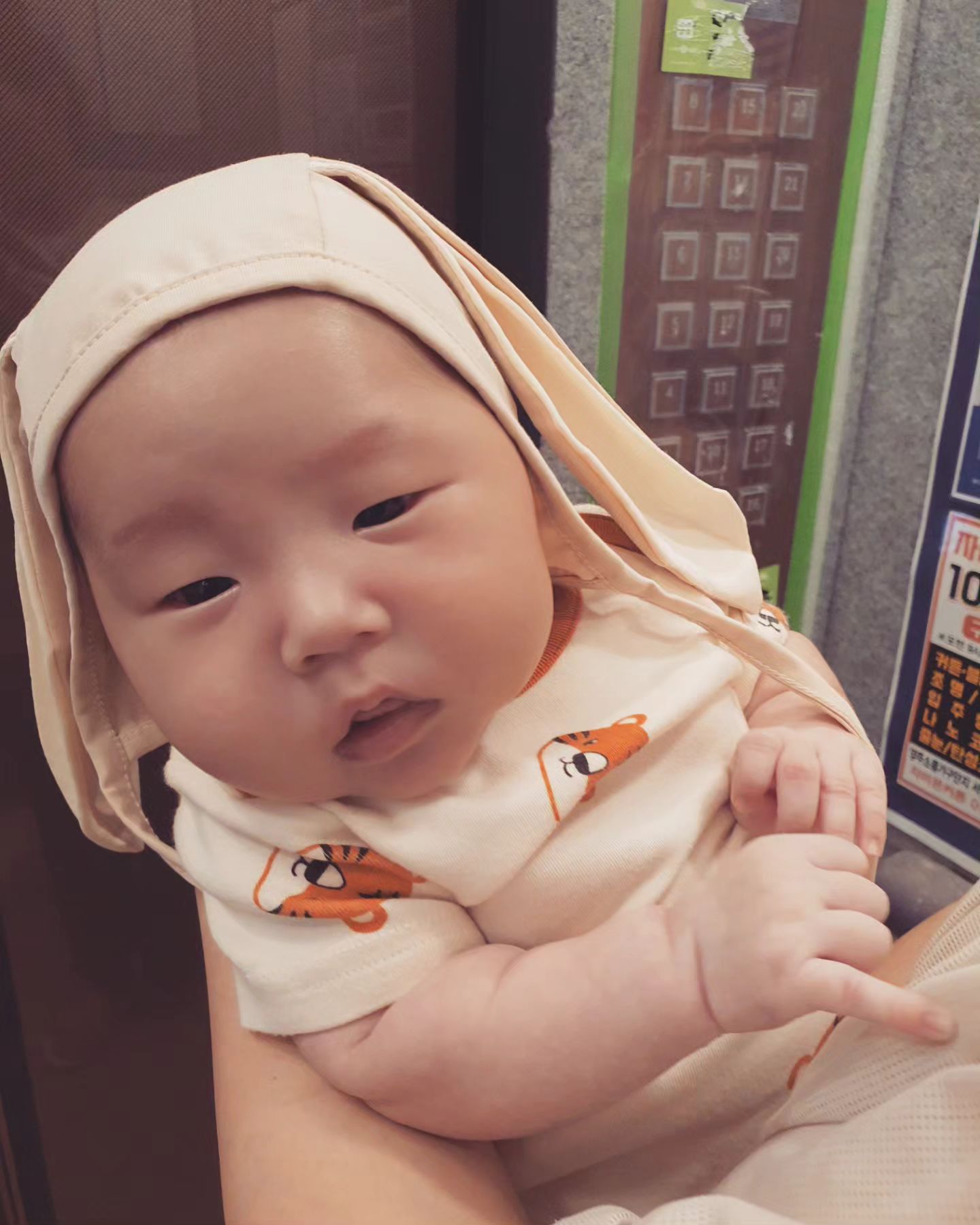 D+66

호랭이토끼야~~산책가쟝~~~!!!
모자가 아가를 토끼로 맹들어쥼 ㅎㅎ

#토끼띠아가 #토끼띠맘 #현실육아 
#산책 #동네한바퀴 #빼액‼️