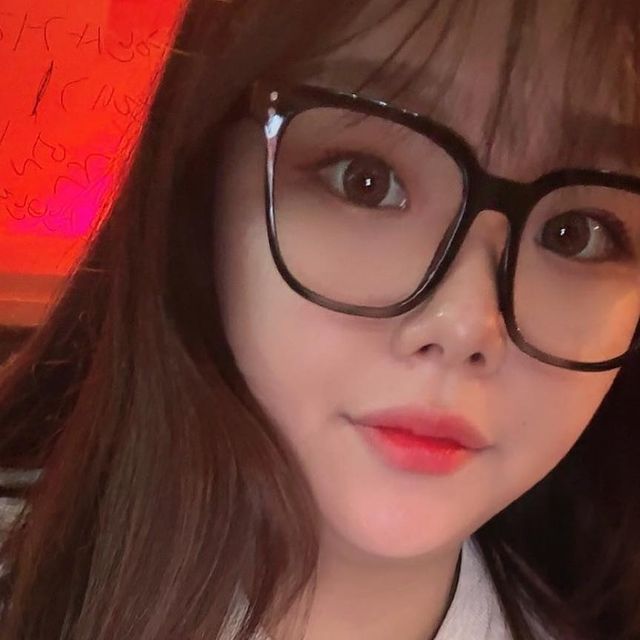 @p__jk_1021 on Instagram: "세미오버핏으로 어디에 입어도 캐주얼한핏이 연출 가능하며 , 남녀노소 누구나 착용 가능 🤗 면 73% + 폴리 27% 고품질 원단을 이용 하였으며 , 코마사를 사용하고 텐더,