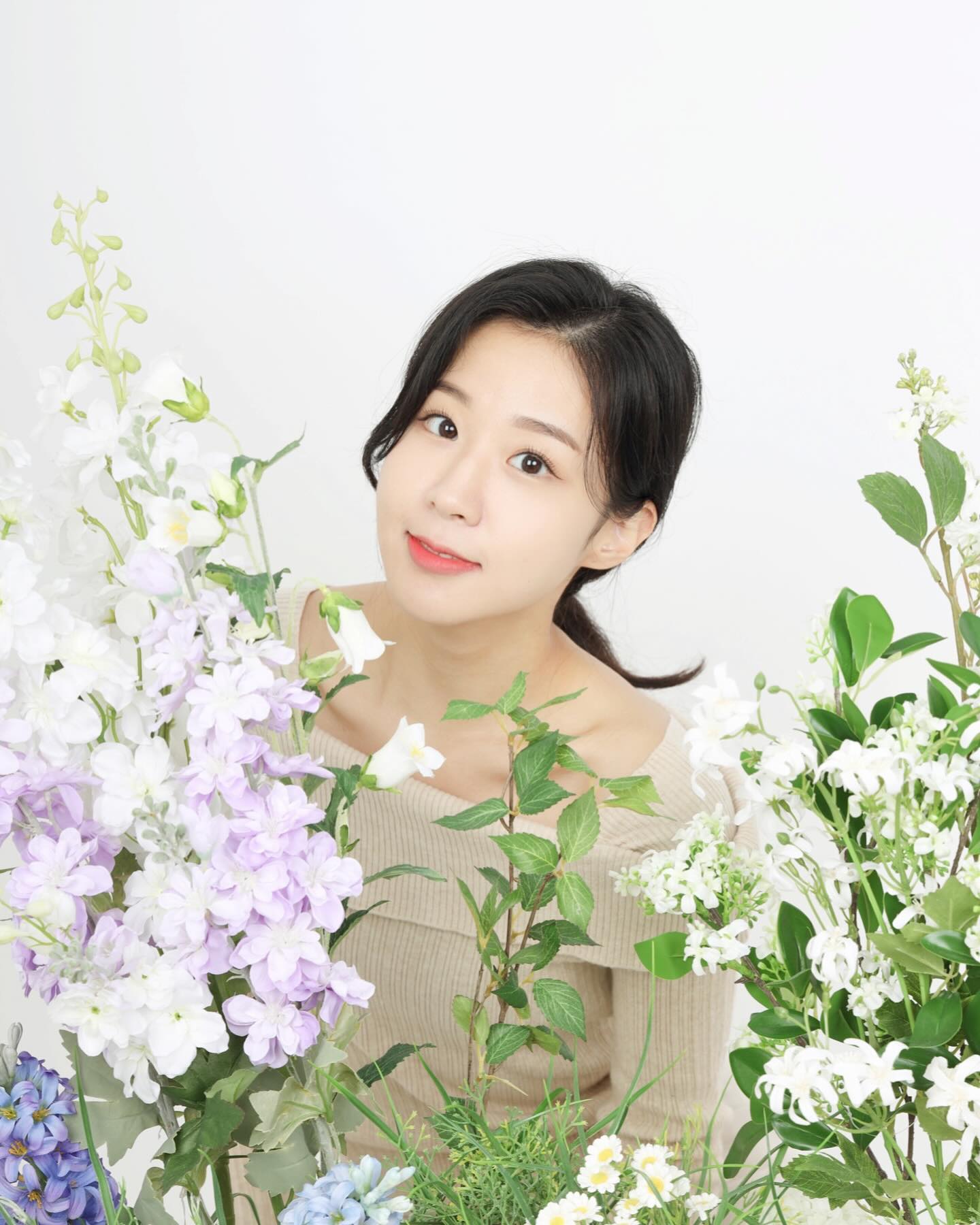 Happy new year🍀
2023년 계묘년 끝!!🐰

정말 많은 일들이 한 번에 지나갔다!! 정신 차리고 보니 12월 31일이네요  2023년 이룬 것 많고 참으로 감사한 한 해! 웃기도 울기도 지치기도..  매번 병을 달고 산 것 같지만..^_^ 2023년 모두들 고생 많이 하셨습니다🩵 안주 하기보단 더더 발전하는 2024년이 되길! 다들 2024년 함께 더더 꽃길 걸어요:)🌼  2024년 갑진년  용 잡아먹자~🐉 더 크고 성장하는 한 해가 되길~  Ps. 다들 감기 조심하세요!! 너무 오래가네요🐲