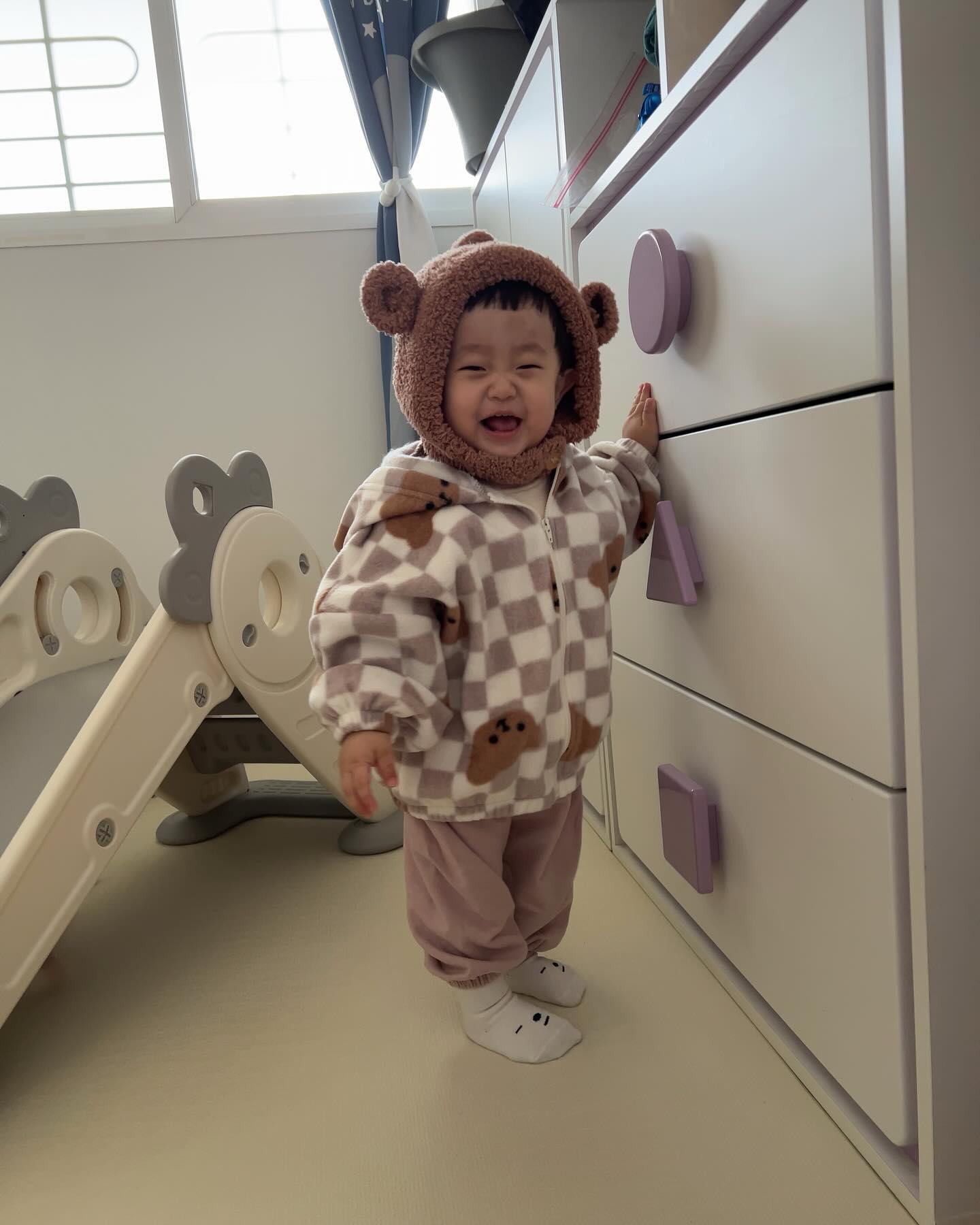 요즈음 너 옷 사는 재미에 빠져산다😂
배송시킨 것도 얼른 오길 !!!!!

#등원룩 #어린이집룩