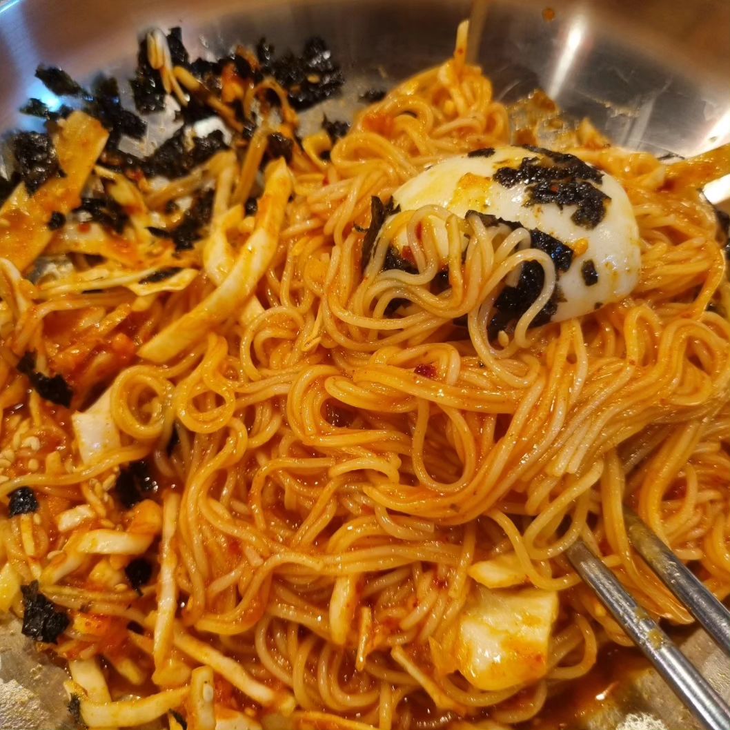 #삼전동맛집 #서민국수 #비빔국수
가볍게 한끼 추천합니다 
가성비도 좋아요~
#서민국수잠실본점 #서민국수잠실점 #비빔국수맛집 #삼전역맛집 #잠실본동맛집 #잠실맛집 #잠실분식