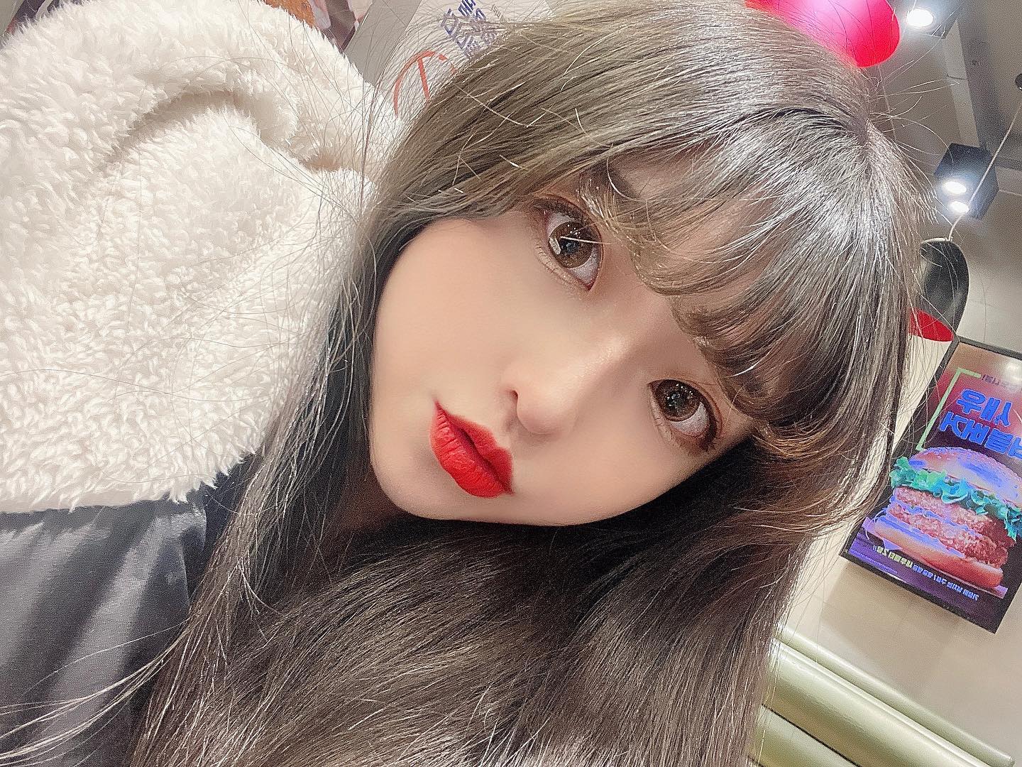 난 비올 때 우산 필요없음 꽃은 비를 맞아야하니께
