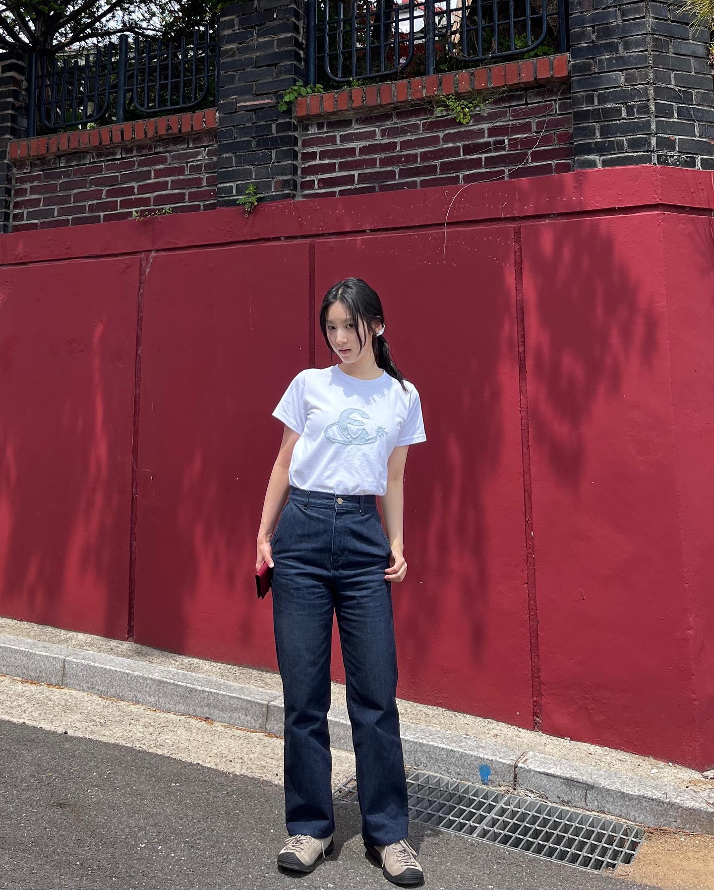 반팔의 계절이 이제 곧🌞

👕 : #ellioti
👖 : GBH
👟 : keen