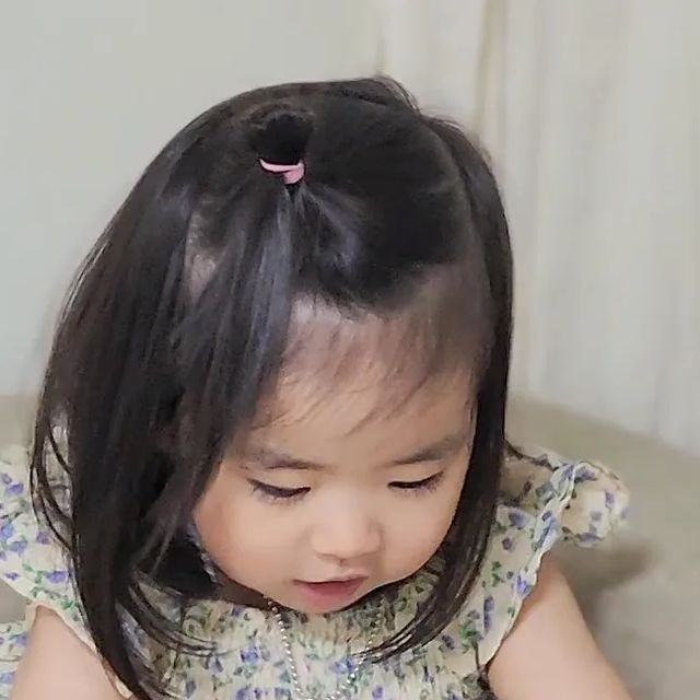 소랑이네 𝙎𝙊𝙍𝘼𝙉𝙂👶 on Instagram: "#광고 두드리는 재미+ 아이의 스트레스 해소템🤣 고급 원목 재질 실로폰에다 파스텔색상에 부드러운 마감까지 오랫동안 가지고 놀 수 있는 원목