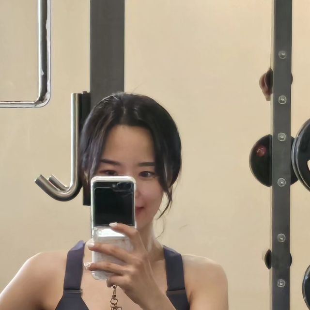 구찌맘 on Instagram: "#광고 발리에서 생긴 스포츠 브라..🤷🏻‍♀️ ㅋㅋㅋㅋㅋㅋ는 헛소리고 저는 웨이트나 필라테스, SNPE 뿐 아니라 홈 트레이닝, 온라인 필라 할 때에도 스포츠 브라는 꼭