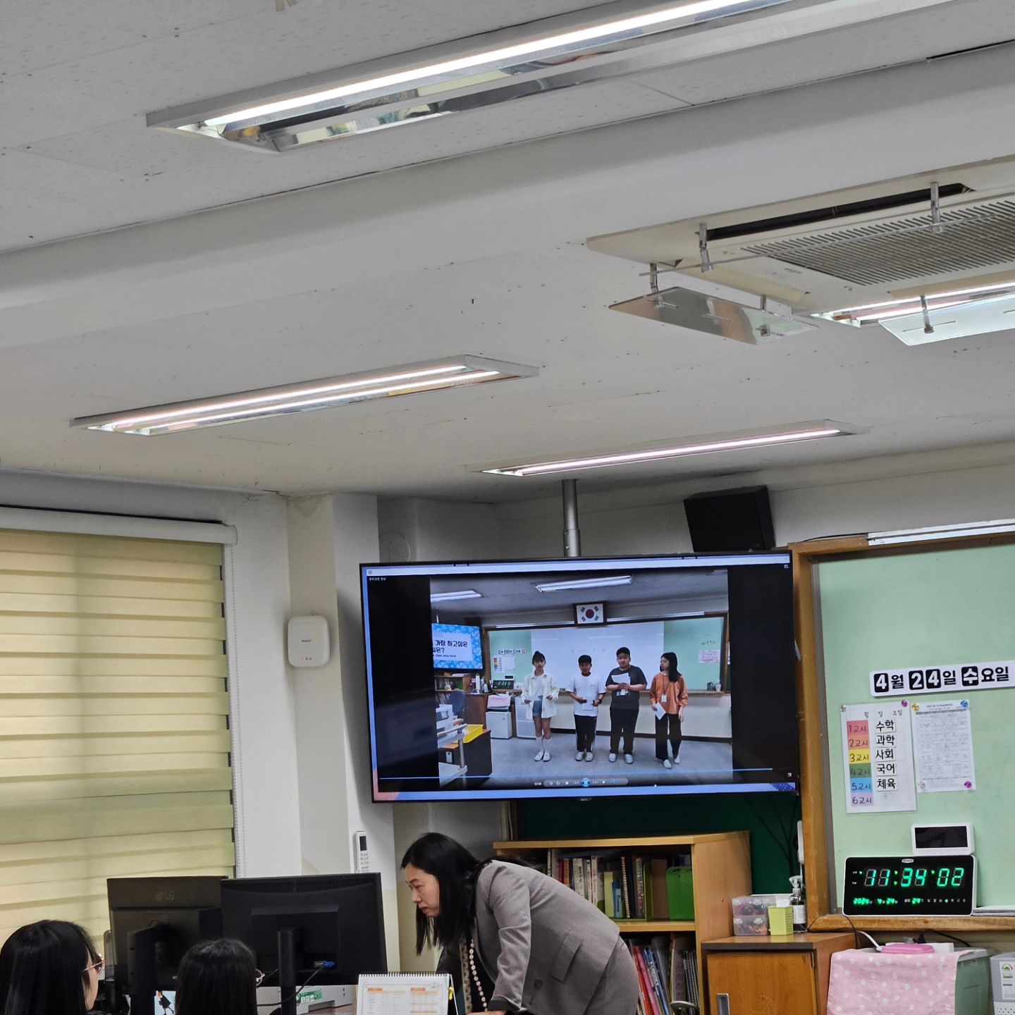 반짝반짝 빛나는 별이 우리 태희
모든일에 최선을 다하고 열심히 하는 욕심쟁이 태희
엄마가 부족해서 뒷받침 못해 미안
바르고 잘자라줘서 고마워

학교에 들어서자마자 태영이다 !!!
귀여운 애기다 !!! 이목집중에 엄마는 땀뻘뻘 ㅋㅋㅋ
인기쟁이 김태영ㅋㅋㅋㅋㅋㅋ 바르게 크자
보는 눈이 많다