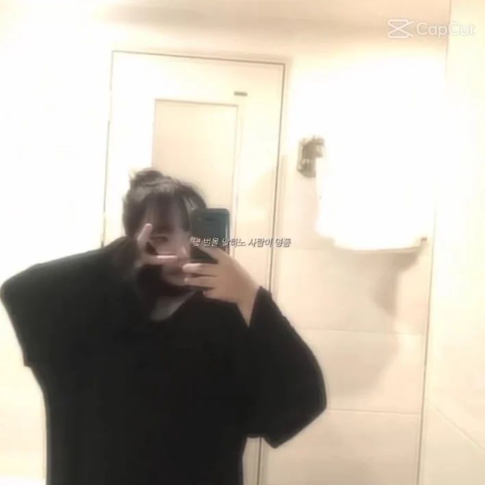1~4번째 사진 체중80대 5~8번째 체중60대
너무 먹고 싶은게 많고 먹을 때가 젤 행복한데.. 어뜨케 #06 #다이어트 #과거 #현재