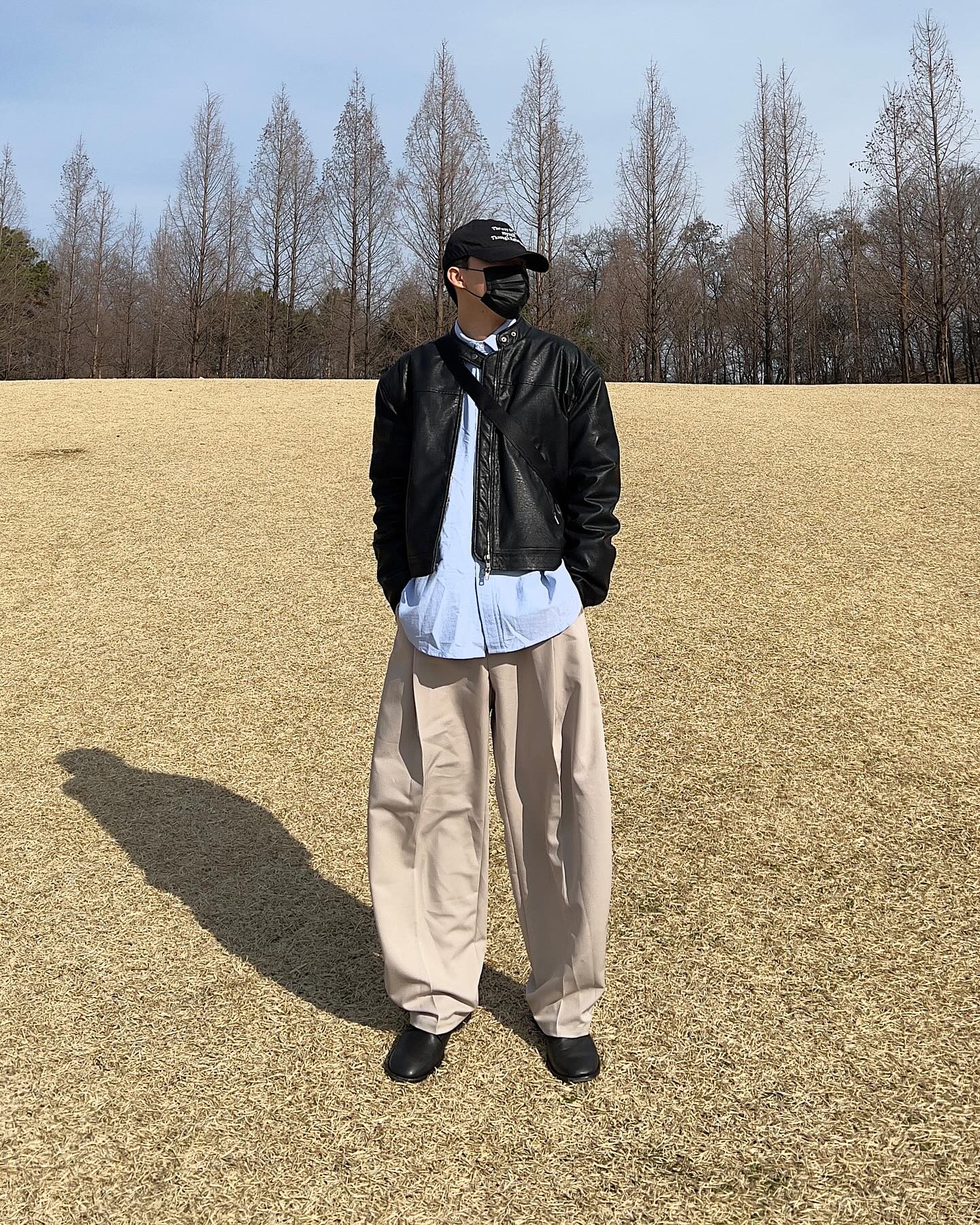 #이벤트 #시그니처 signature__official 
181cm / 64kg
벌룬핏 밴딩 슬랙스[샌드]

1️⃣ 부담없는 벌룬핏으로 트렌디한 핏이 나옵니다 ✌️

2️⃣ 크림, 베이지 색깔 계열로 톤온톤 코디할 때 매우 유용합니다 🙏 

3️⃣ 허리가 밴딩이라 착용감도 매우 편합니다 😎

Outer: easynoeasy_official (이벤트)
Top: lafudgestore (이벤트)
Bottom: signature__official (이벤트)
Shoes: colorcolla_official (협찬)
Etc
Bag: kangdan_official (협찬)
Cap: rainbowbowl.official (협찬)