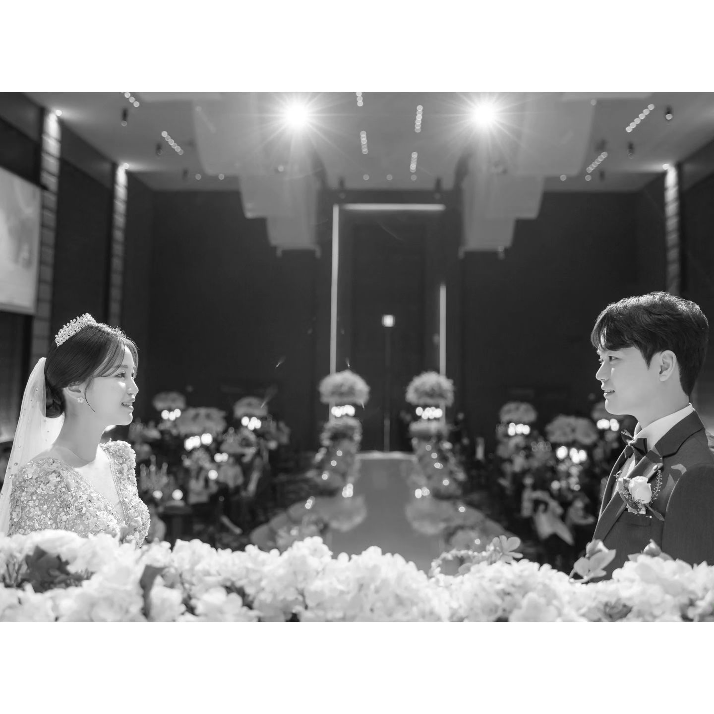 5달만에 나온 결혼식 스냅.. !
생각보다 떨리지 않고 담담해서
사람들이 결혼 2번 했냐고 물어보지만
초혼 맞아요 ^^❤️

결혼하신분들 결혼식 당일 재밌는썰 있나요~??