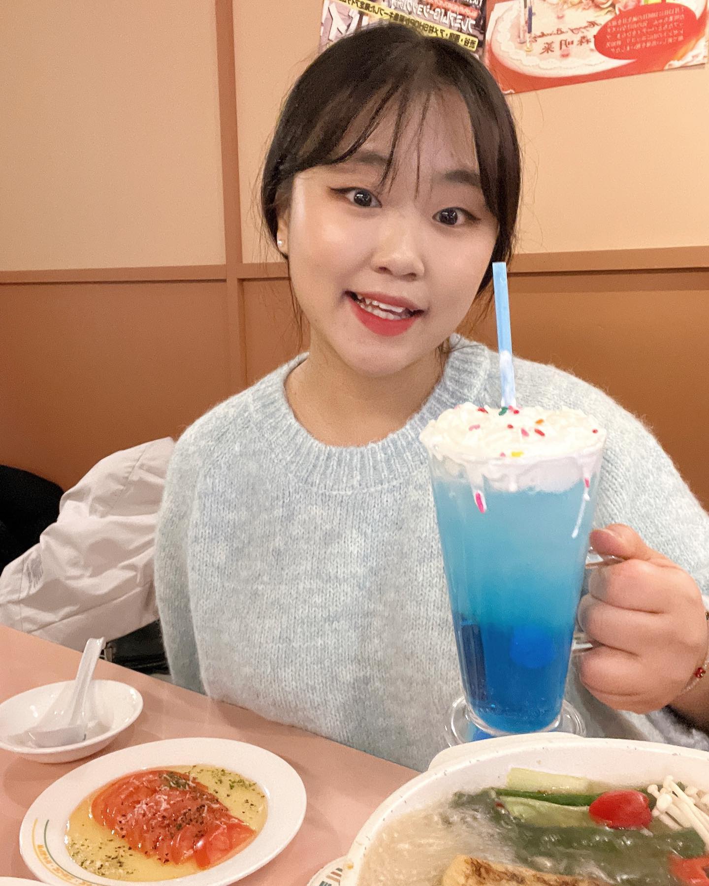 #협찬 #오하이요부평점 

현생에 찌들어 일본 여행이 그리울 때! 🇯🇵
일본 편의점 컨셉의 힙한 인테리어 술집 #오하이요부평점 에 가보세요🤍
이미 합정과 상수에서는 엄청난 웨이팅이 있기로 소문난 이자카야인데요🤔
나베부터 츄로스까지 장르불문 가성비 좋은 다양한 안주들이 준비되어있어요
게다가 빠지면 섭섭한 일본식 칵테일과 하이볼까지🍹
감성부터 가성비까지 모두 갖춘 #오하이요부평점 
친구들과 애인과 데이트하기 너무 좋은 곳이네용❤️

#협찬 #부평술집 #부평핫플 #부평역술집 #인천술집 #부평데이트