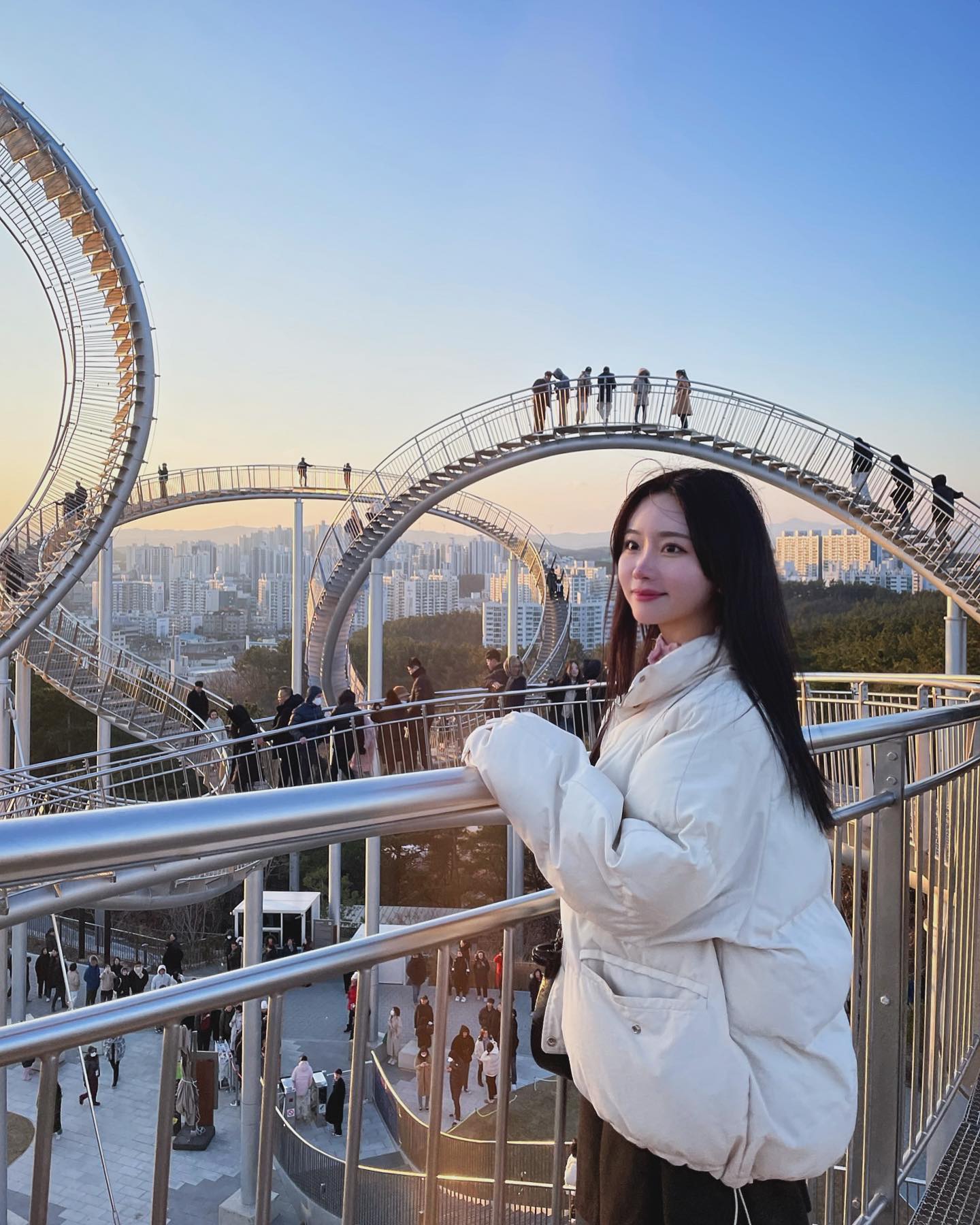 호달달달 포항 스페이스워크 ..
넘 춥구 무시무시했지만 꽤나 멋졌다 ..! 💙 space_walk_pohang