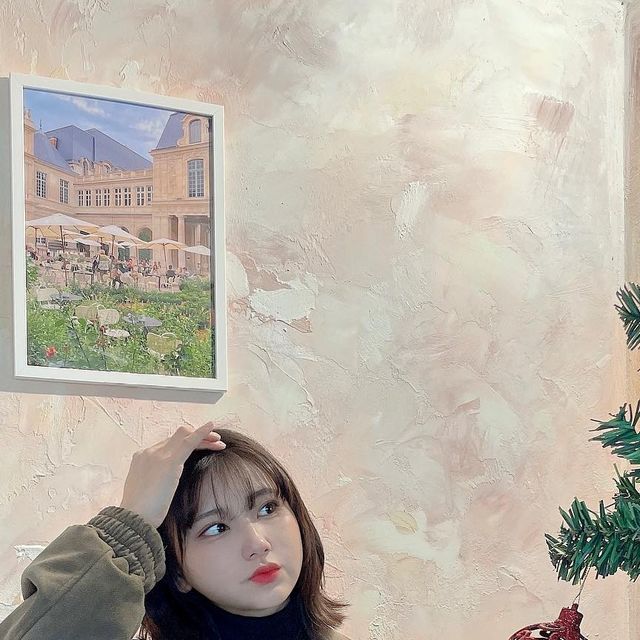 조혜인 on Instagram: "#광고 @standarderror_official 깔끔하면서 스트릿한 연출이 가능한 스웨이드 블루종 자켓➰ 소프트한 터치감에 자꾸 만지고 싶은 보드라운 촉감☁️ 지금 입기에 춥지