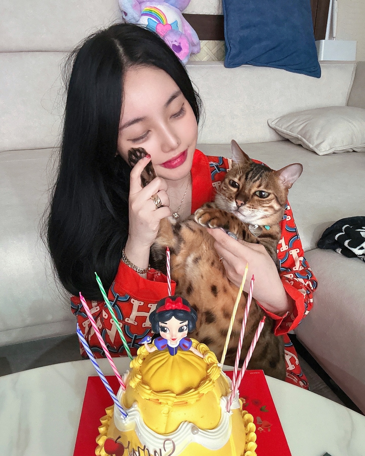 ♡̶ #HBD #크림라떼생일파티🎉 #생일축하해내새끼❤️ 
오늘은 라떼 생일이였어요! 맛난 것도 많이 먹고
27일인 크림이도 함께 집에서 소박한 홈파티 짜잔🎉

케이크 셋팅하고 부랴부랴 준비하느라 몰랐는데
크림라떼옴마미 머리 헝크러졌….ㅋㅋㅋ
그래도 내새끼들만 행복하고 즐거웠음 됐어🩷
건강하게 오래오래 함께하자!!

⠀
⠀ 
⠀

#크림 #라떼 #크림라떼 #스코티쉬스트레이트 #뱅갈
#캣스타그램 #냥스타그램 #집사그램 #고양이일상 #고양이그램
#고양이모델 #묘델 #모델냥 #펫플루언서 #촬영문의 #虎皮 #貓咪 #bengal #cat #catstagram #instacat #catlife #貓 #猫 #ねこ #neko

⠀

cats_of_instagram kittens_planet cats_of_world_ catsprestige petsprestige idonothaveacat.official todays_cat0 lovecatdaily malaikatkucing worldwide_meowdels sweetcatclub catloversclub