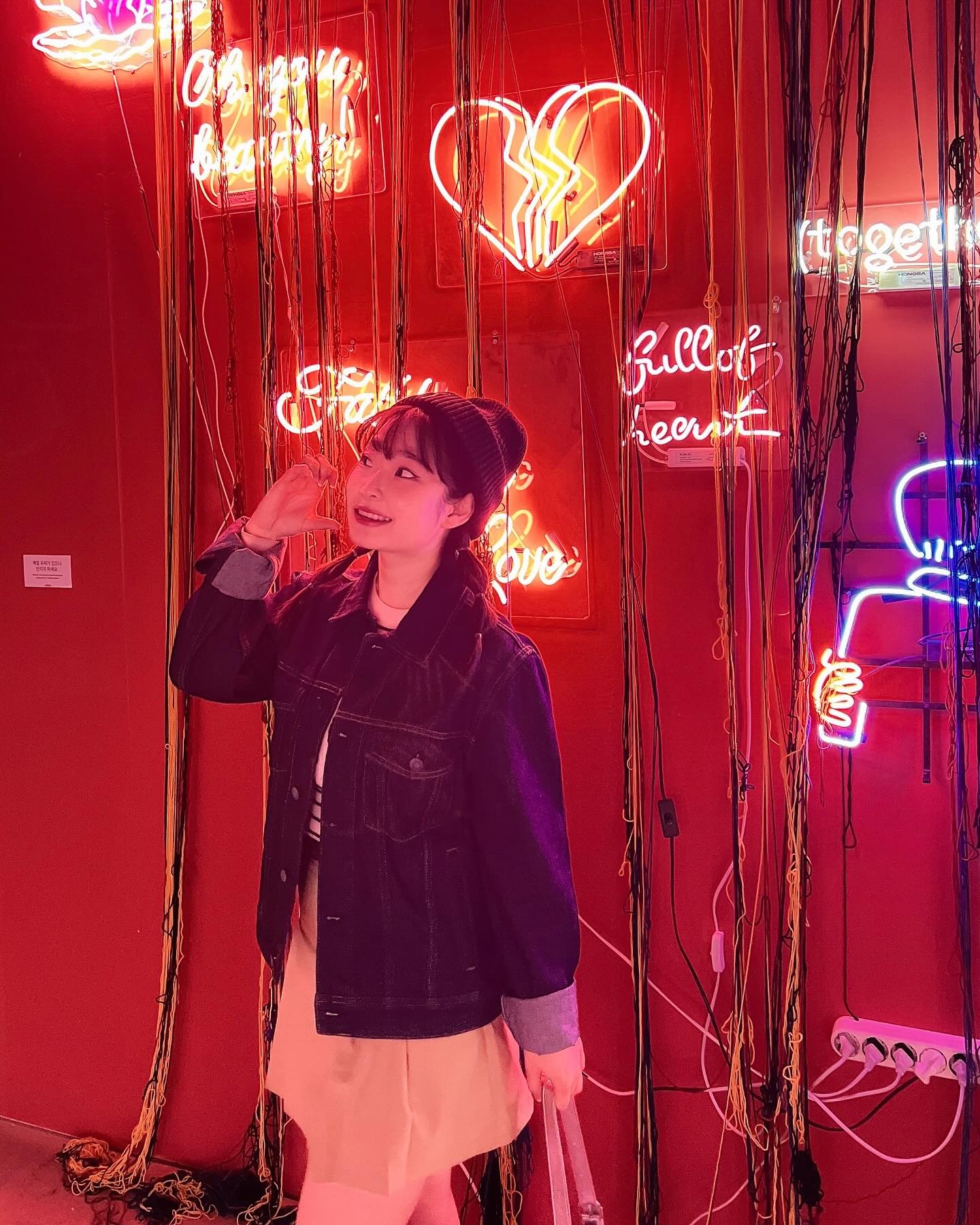 •광고•초청•
더욱 매력적이였던 “위대한 개츠비” 전시회에 다녀왔어요 ♥️

가장 사랑받는 소설 위대한 개츠비를 현대 미술로 재해석하여 최초로 선보이는 전시였는데요 ! 2층과 3층으로 되어있는데 포토존이 너무 많아서 사진 찍느라 10장으론 부족하네요 👀

작품 하나하나 섬세하게 느껴졌고 작품외에도 꿈과 희망을 뜻하는 듯한 느낌의 여러 문구들 차가운듯하나 따듯한 부분이 있어서 다른 부분으로는 위로 받는 다는 느낌도 잇었어요 🥺

여러 포토존들 정말 너무 예쁘니까 꼭 한번 느껴봤으면 좋겠습니다 :)

📍위대한 개츠비 
▪️서울 강남구 선릉로 807 K현대미술관
▪️화 ~ 일 : 10:00 - 19:00 (월정기휴무)
☎️ 0507-1405-0952
.
.
.
#위대한개츠비 #현대미술관 #압구정 #압구정전시회 #압구정로데오 #전시회 #압구정로데오전시회 #서울전시회 #서울전시회추천 #압구정데이트 #압구정로데오데이트 #k현대미술관
