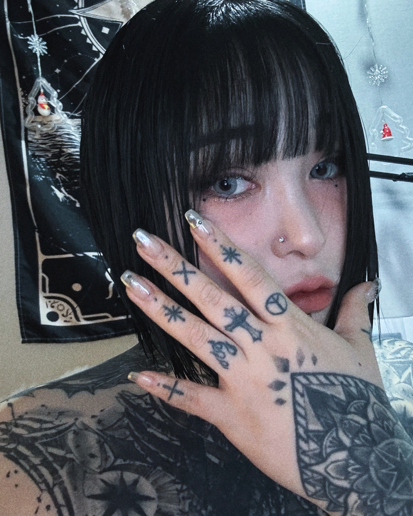 ⛓️ zzagari.baby hana_n.ail 💅🏻✨
지기쥬는 찰떡네일 선사받음 네일은 여기로 머리박을게~
•
•
•
#부산 #서면 #타투 #부산타투 #서면타투 #눈밑타투 #얼굴타투 #페이스타투 #더멀 #손가락타투 #전포 #전포카페 #전포카페거리 #부산카페 #부산타투이스트 #부산여자타투이스트 #스트릿 #실버네일 #스트릿패션 #네일아트 #nailart #스트릿네일 #경대네일 #경성대네일 #키치네일 #경성대네일샵 #하나네일 #y2k #y2knails