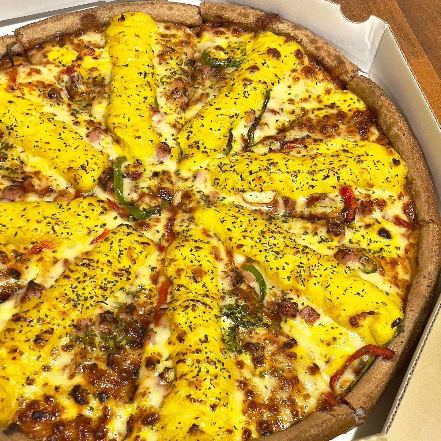 [ 일산 포장할인 맛집 : 서오릉피자 / 굽네치킨 ]

서오릉피자 포장 할인 5000원!
굽네치킨 (땡겨요 앱) 첫 주문할인 5000원!

( 고구마피자 / 갈비천왕 )

갑자기 피자, 치킨이 땡겨서 퇴근하고 부랴부랴 포장해왔어용🏃‍♀️이번에 땡겨요 앱을 처음 알았는데 첫 주문 할인쿠폰과 
굽네치킨 할인쿠폰을 발급 받아서 총 13000원 할인을 
받았답니다!! 갈비천왕을 5000원주고 먹은거 실화잉가요🤣 
하나도 안질기고 단짠단짠 너무 맛있게 먹었어용💛 
서오릉피자는 말모말모🤤 고구마무스 듬뿍 올라가 있고,
도우도 엄청 쫄깃해요! 앞으로도 피자는 서오릉,,😏

📍서오릉피자 방문포장 할인행사중
📍굽네치킨은 땡겨요앱으로 주문시 할인쿠폰 발급 가능합니다

_