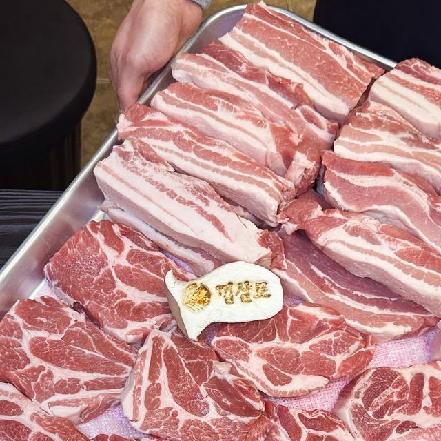  허니 먹스타그램 l 수원맛집, 서울맛집, 분당맛집 on Instagram: "안산 삼겹살맛집, 껍살로

✔️초벌해서 주는 안산 고기 맛집
✔️여기 더덕이 진짜 별미 1인 3000원 무한리필
✔️개인적으로 콩나물 무침이 진짜 맛있었어요

📍경기 안산시 단원구 광덕2로 155-12 해봉빌딩 1층"