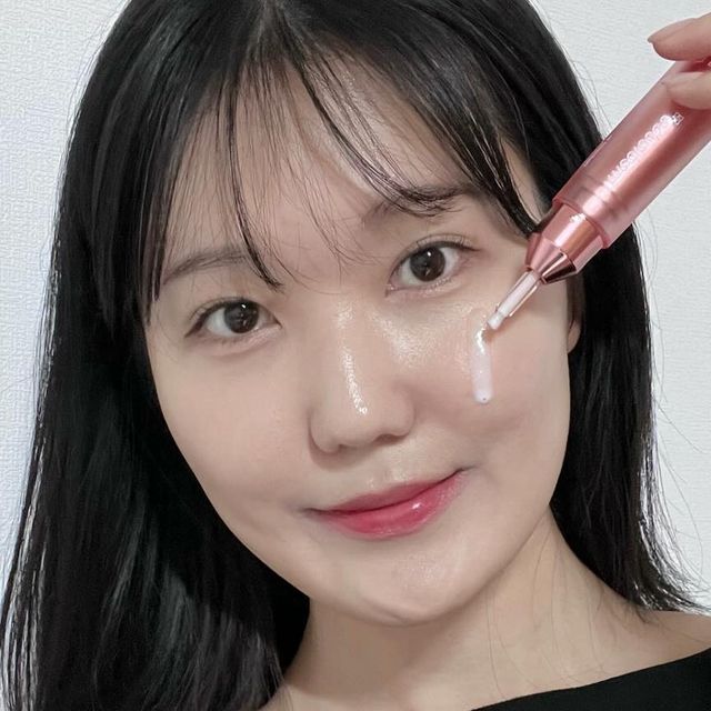 @rlfhr2 on Instagram: "#광고 메디큐브에서 즉각적인 광채를 만들어주는 ’콜라겐 글로우 부스터 세럼‘이 출시되었어요🫶🏻 피부 속 밀도를 채워야 탄탄하고 예쁜 볼륨광채를 만들수있는데