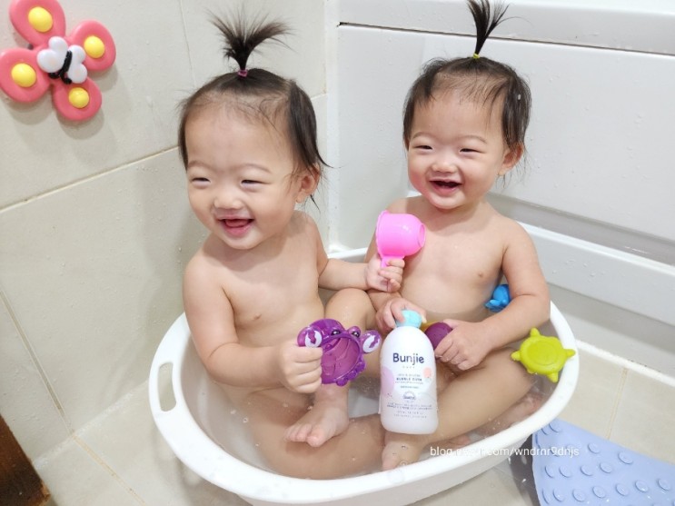 아기거품목욕 번지 베이비 버블바스 로 즐거운 목욕놀이했어요