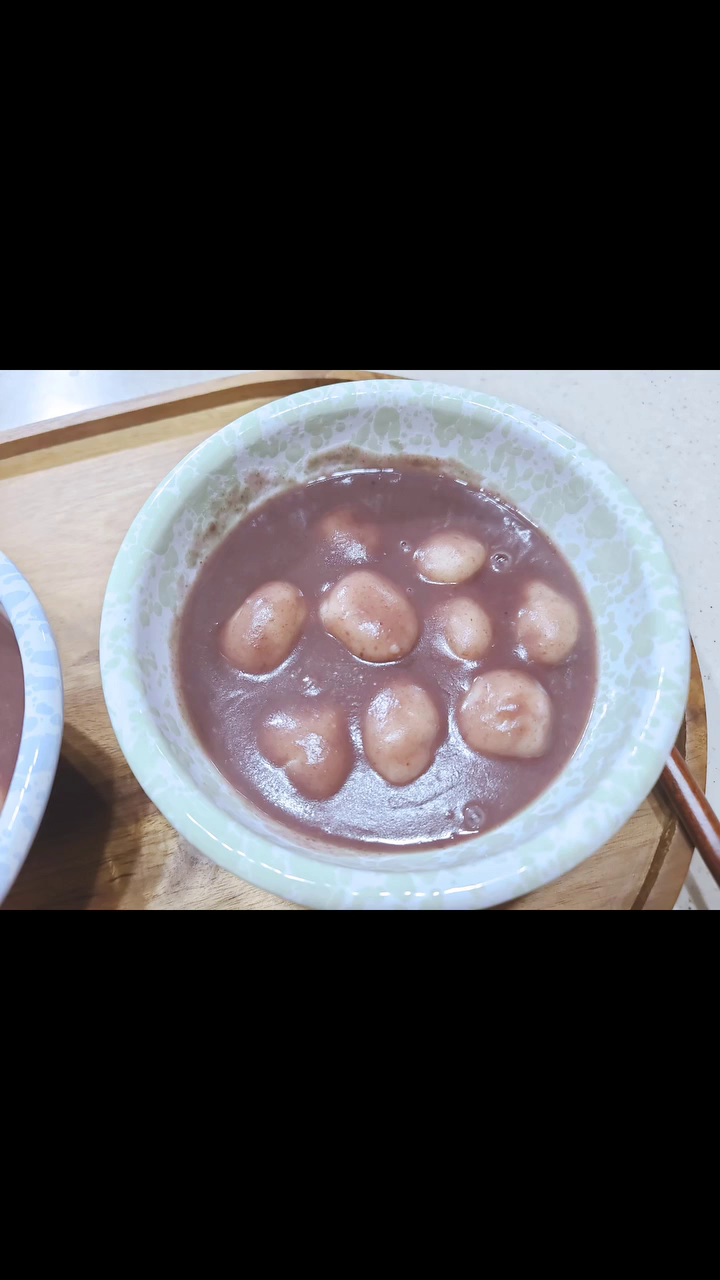 오늘은 동지동지~~

팥죽만들기 

아이들도 잘묵구 나도 한입

#동지팥죽 #팥죽만들기🥣