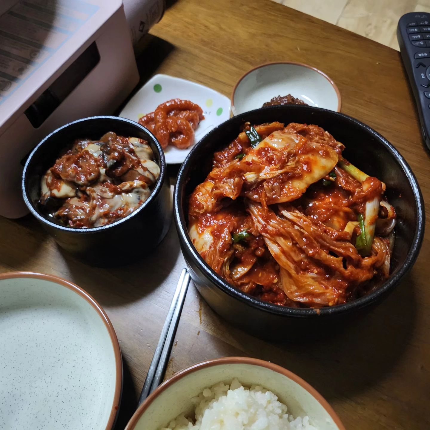 lovely_j4566 lovely_j4566
ㆍ
김장을 하지 않지만...
ㆍ
김장김치는 못참지~
ㆍ
굴겉절이 1키로 주문~
ㆍ
도착해서 바로 수육~
ㆍ
정육점에 마침 간도 있어서 겟~
ㆍ
하려했으나 서비스로 받음~ 
ㆍ
감사합니다 #제천정육점 사장님~🫡
ㆍ
입가심 마무리로 오뎅탕에 새우맨두~ 
ㆍ
역시 만두는 #비비고왕교자
ㆍ
붓기걱정과 죄의식에 사로잡혀 서둘러 긴급처방ㅎ
ㆍ
원팩 원샷때려주고~ 
ㆍ
걱정 빠이빠이~👋👋👋
ㆍ
lovely_j4566 lovely_j4566
ㆍ
ㆍ
ㆍ
#붓기 #원팩 #다이어트 #메가원팩 #유지어터 #원팩프로그램 #건강 #원팩으로 #완벽 #해결