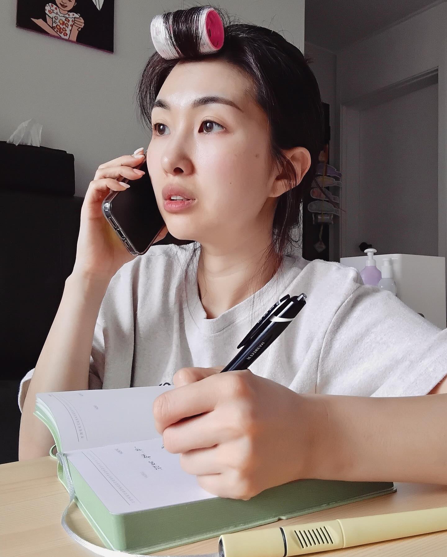 #협찬
-
마음이 뒤숭숭해서 반신반의하며
얼마전에 전화신점을 봤었어요

전화로 뭐 이야기가 잘 될까했었는데
콕콕 찝어서 얘기도 시원하게 해주시고
제가 상담받은 연꽃선생님은
동네 친한 언니가 알려주듯이
솔직하고 개운하게 말해주시더라구요!

사실 전 대면 상담이 좀 부담스러웠는데
비대면으로 상담이되니까 너무 좋았어요

신통에 가입했을 때 가입선물로
6분간 무료상담 할 수 있는 1만푼을
제공해준다니까 한번 받아보세요🌝
.
.
#신통 #인터넷사주 #사주사이트 #전화사주 #전화신점 #전화타로
#신점 #사주팔자 #무료사주 #무료운세 #무료궁합 #무료사주풀이
#사주궁합 #띠별궁합 #띠별운세 #별자리궁합 #속궁합