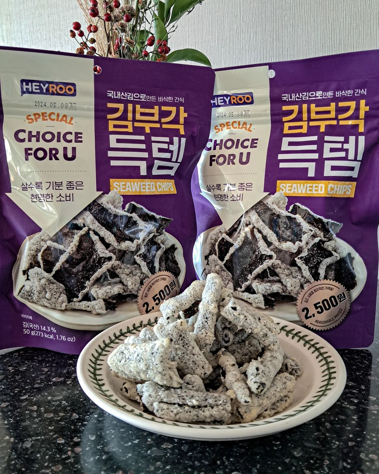 #협찬 #heyroo김부각득템

📍CU
💰2,500원

국내산 김으로 만든 바삭한 김부각을
이제 CU에서도 만날 수 있어요!!😆

먹기 편하게 지퍼팩으로 되어 있고
생각보다 양도 많은 편!🧡

완전 과자처럼 바삭바삭하고
무엇보다 많이 짜지 않아서 좋아영ㅎㅎ

짭쪼롬하면서 달달한 것이 딱 맥주안주!🍺

#cu덕후 #cu덕후42기 #cu #cu신상 #편의점신상