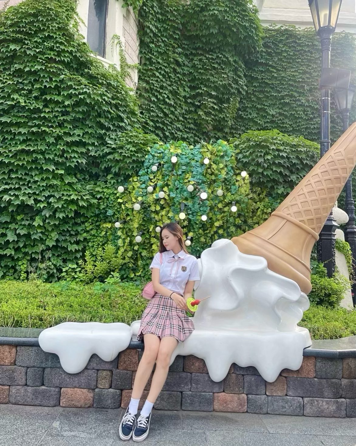 너무 더워서 녹은 아이스크림🍦
.
.
#롯데월드#추억
#교복#픽시매직