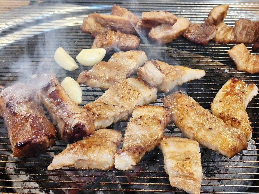 #함안칠원갈비맛집 
여기인가?
1인분 가격대비 200g으로
양이 넉넉해서 마음에 드는 곳
무엇보다 집이랑 가까우니 더 좋네

#갈비그램 
#맛집그램 
#맛있다그램 
#먹그램 
#주말외식 

#들예골 
경남 함안군 칠원읍 오곡로 56 들예골
055-586-9444