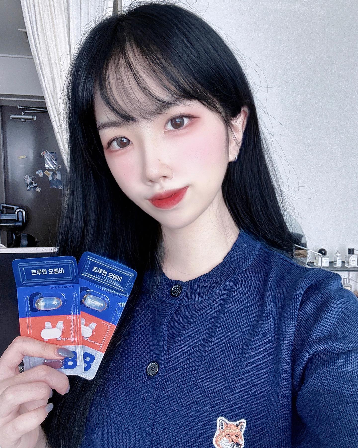 #협찬 

수험생에게 좋은 #트루엔오엠비 🩵

오메가3, 마그네슘, 비타민B군을 
하루 단 한 판으로 챙길 수 있는 제품‼️

3가지 모두가 수험생을 위한 맞춤형 효능의 성분이라고 합니다👍🏻

✔️눈이 건조하거나
✔️기억력 개선이 필요하거나
✔️스트레스가 과도하고 긴장 및 불안이 심하거나
✔️식후 졸음으로 공부에 집중하기 어렵고
✔️활력 충전이 필요한 수험생이라면 

평상시 트루엔 오엠비의 섭취가 도움이 됩니다✨
_
#트루엔 #트루엔서포터즈 #트루엔오엠비 #종합비타민 #영양제추천 

​