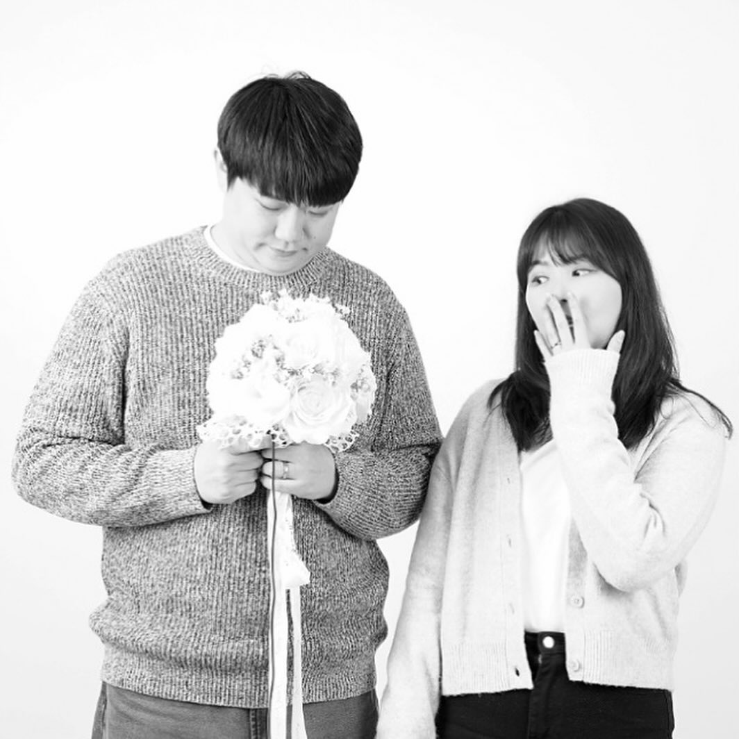 🤵🏻👰🏻‍♀️ 4주년♥️

#어느덧4주년 #🎉 #하루지났지만 #축하함미다 #라뷰😘 #내년엔무슨컨셉으로할까 #일년동안고민해보자
#이제5년차라 #신혼부부 #못쓰겠다 #ㅎ #🥺 
#쀼스타그램 #쀼일상 #쀼데일리 #진쨩일상 #진데일리 #진스타그램🍒