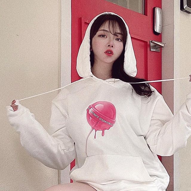  Uoo💋 on Instagram: "Too sweet but cute 🍭"