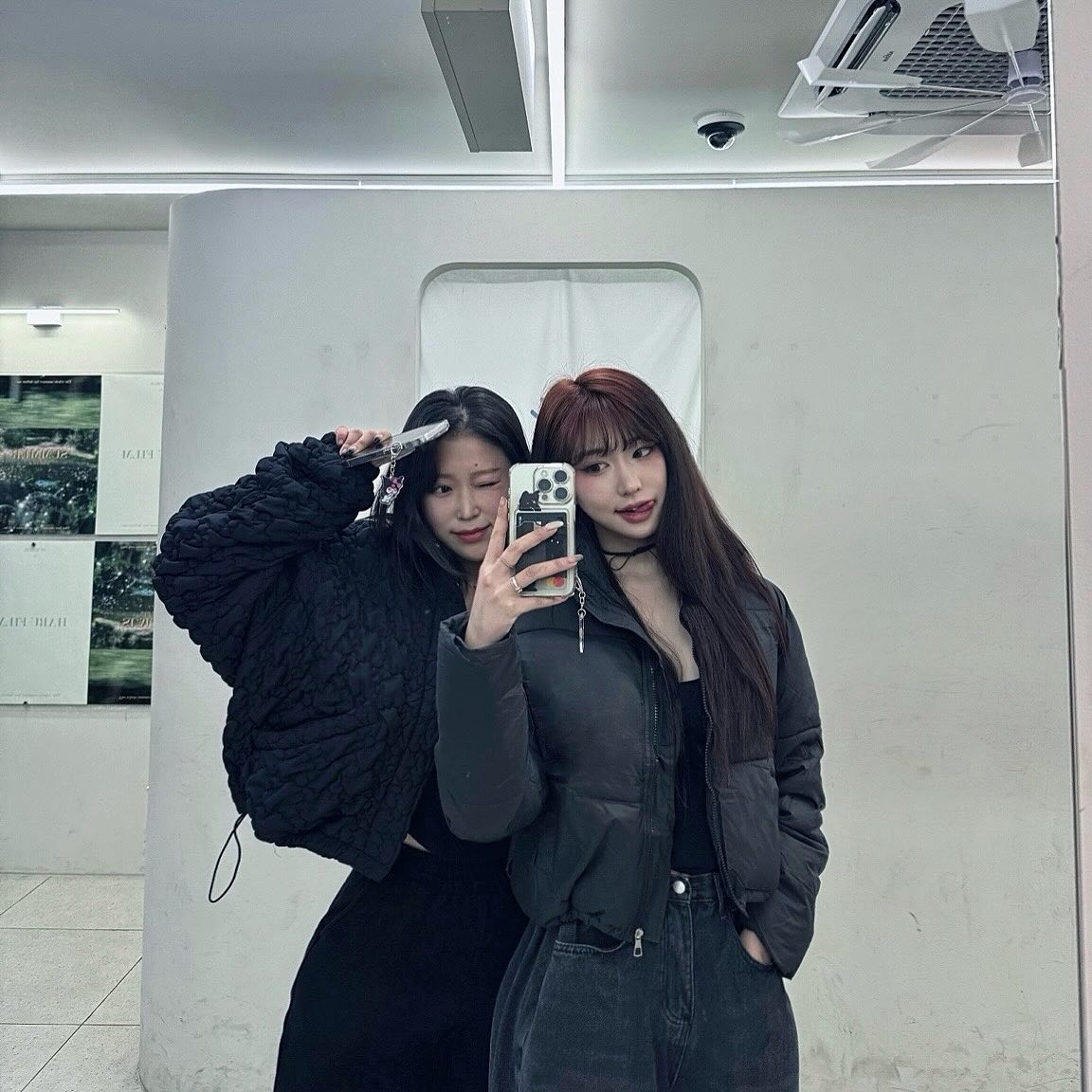 키링 사진찍을랬는데 하나도 안보이네🖤