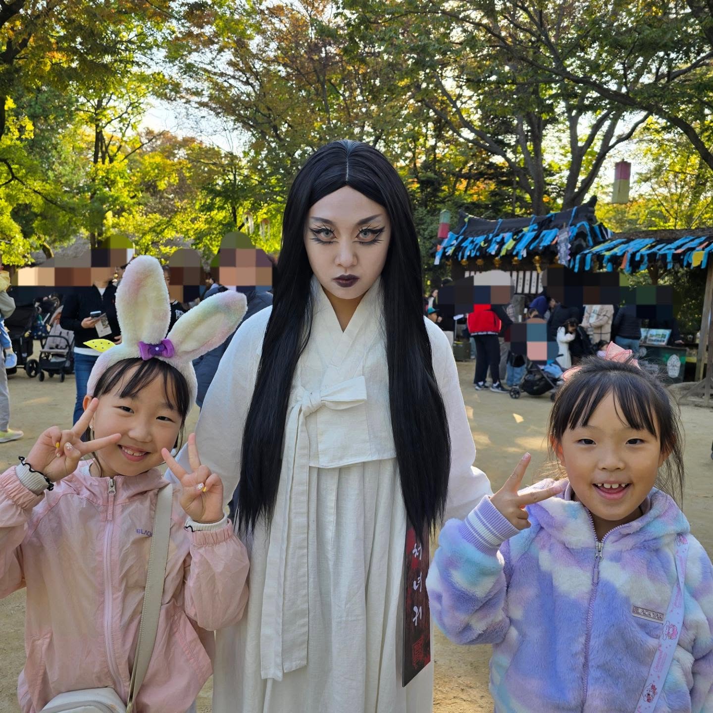#한국민속촌나들이 #딸과딸친구 #가을민속촌이쁘다🍁🍂 #민속촌귀신들 

모처럼 방문한 #한국민속촌
첫째딸과 딸친구와 함께 날씨 좋은 #가을나들이 
#신난꼬맹