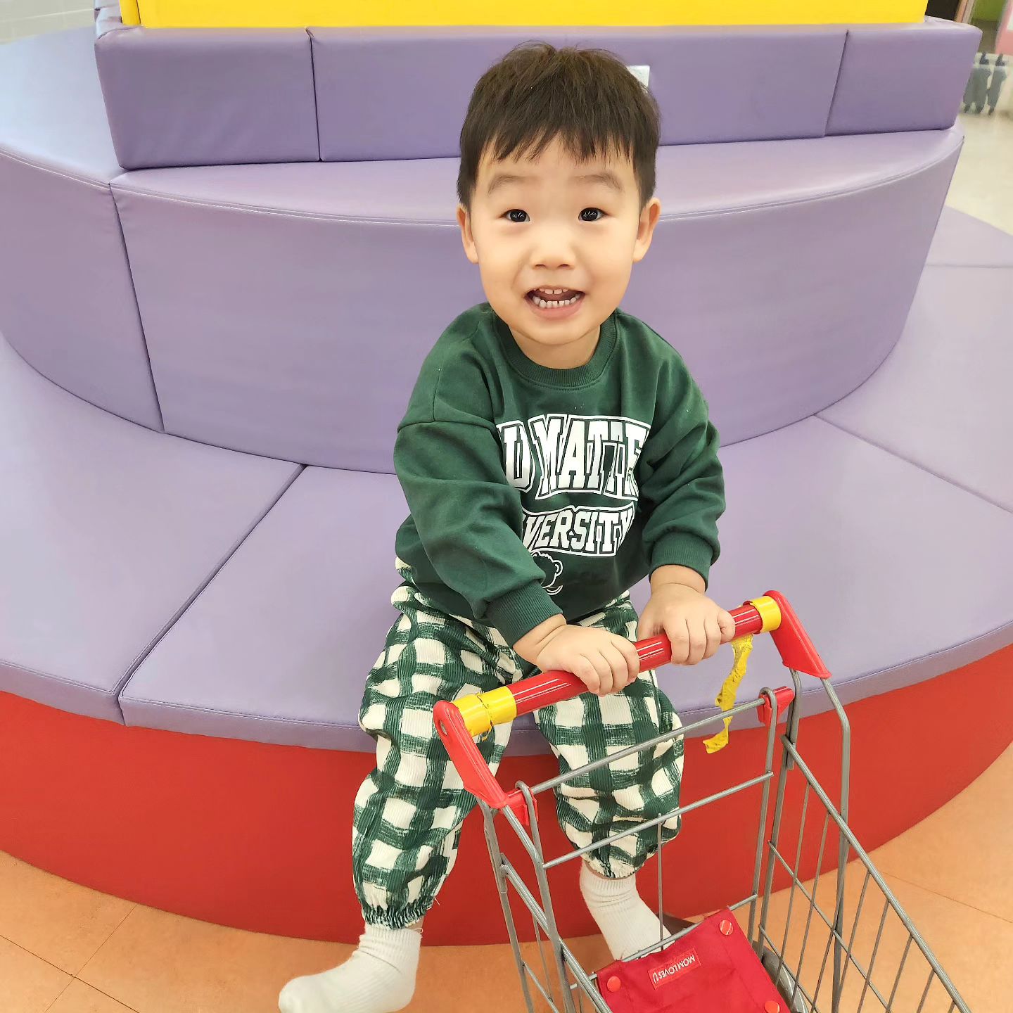일요일은 키카 가는 날 🎡

낮잠도 안 자고 하루종일 신나게 놀아서 
피곤한지 저녁 먹고 목욕 후 눕자마자 주무시는 분 ᐕ

9시도 안돼서 육퇴한거 실화 ¿¿¿