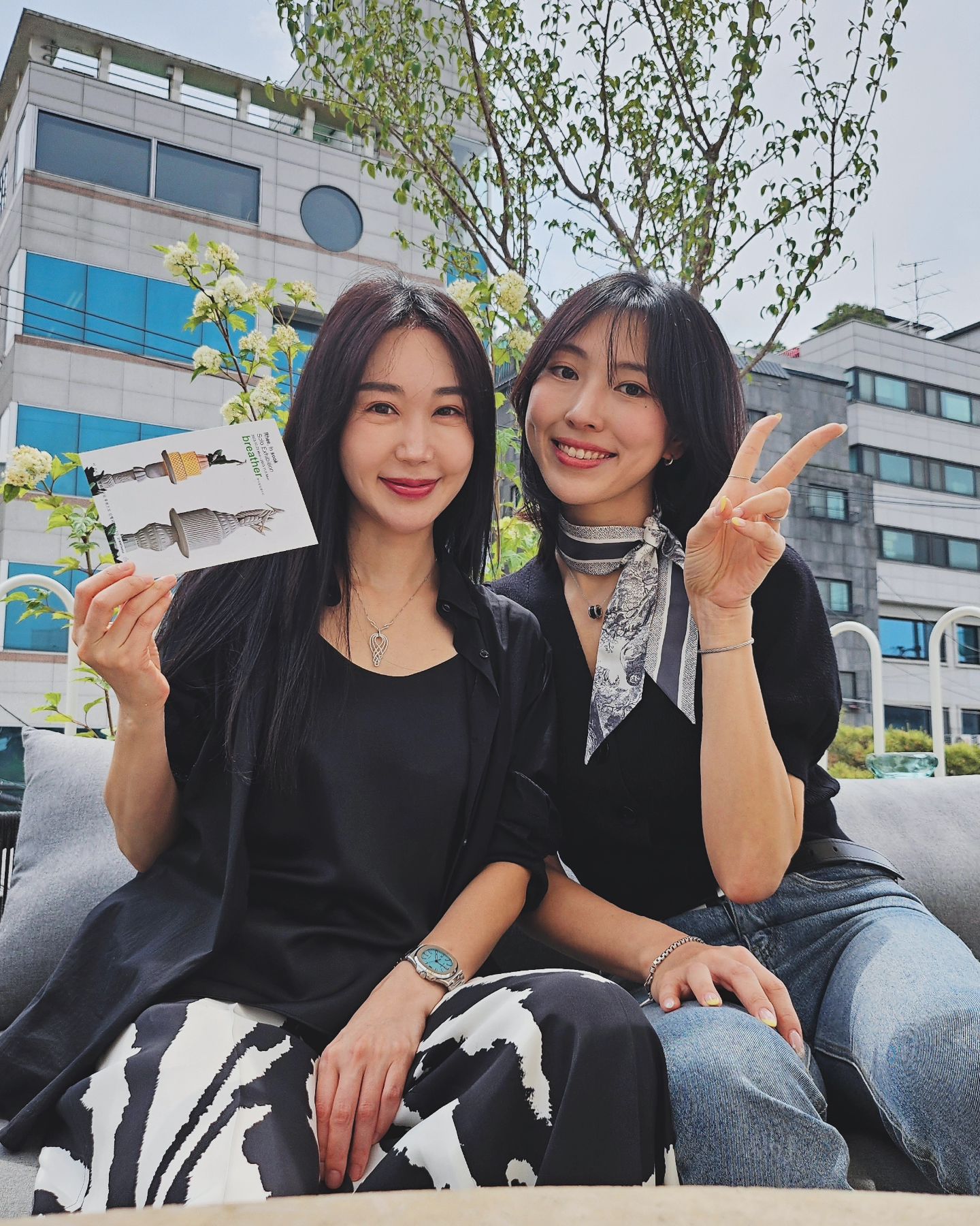 오랜만에 올리는 게시물이 내가 엄청엄청 좋아하는 분과 함께여서 좋다❤️

대표님 실물이 안담겨서 아쉽네요🥺❤️

#나노드론
#라껑슈
#에드아스트라
#이인숙작가님