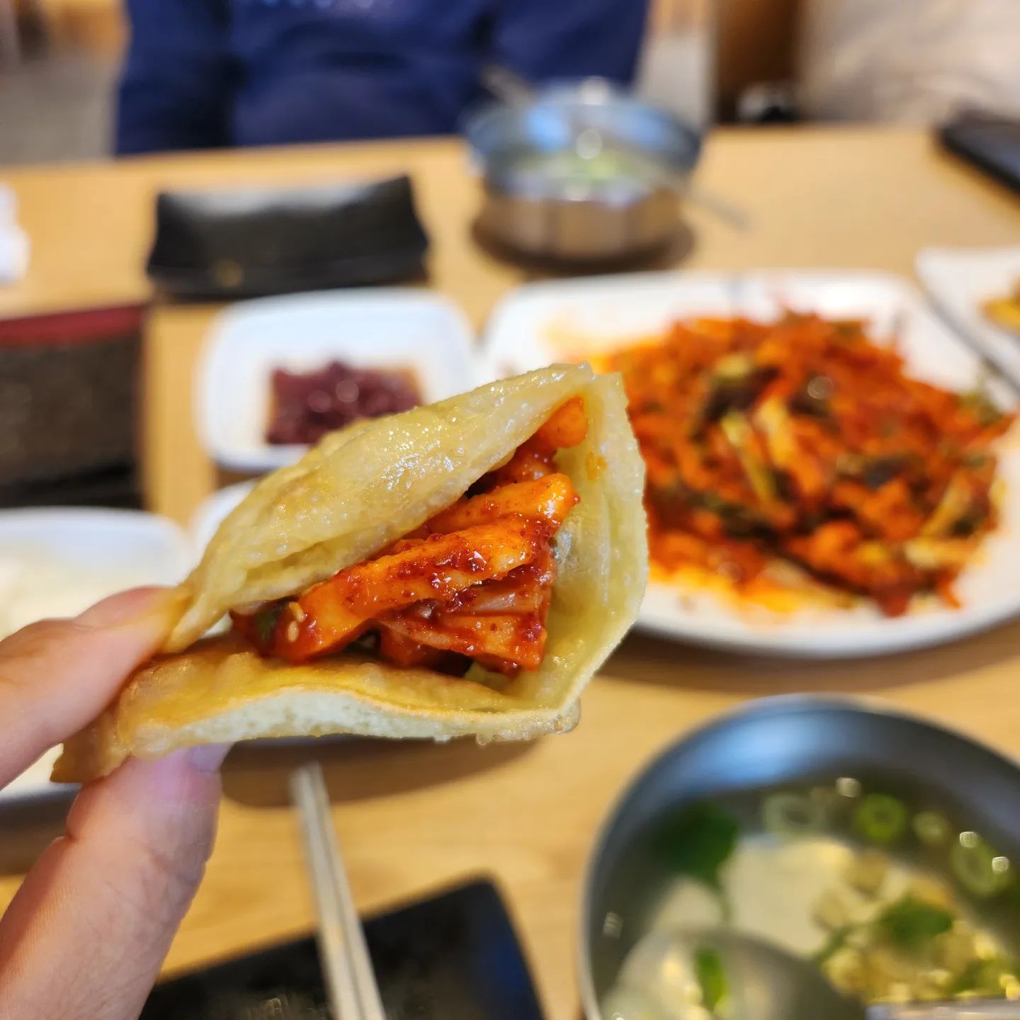 #호남무침회

급작스런 대구 당일치기
납작만두가 내스타일이 아니..지만
꼭 먹고싶었던 거니까

#원조호남식당#대구#대구맛집#대구당일치기#대구여행#오징어무침#납작만두#맛집여행