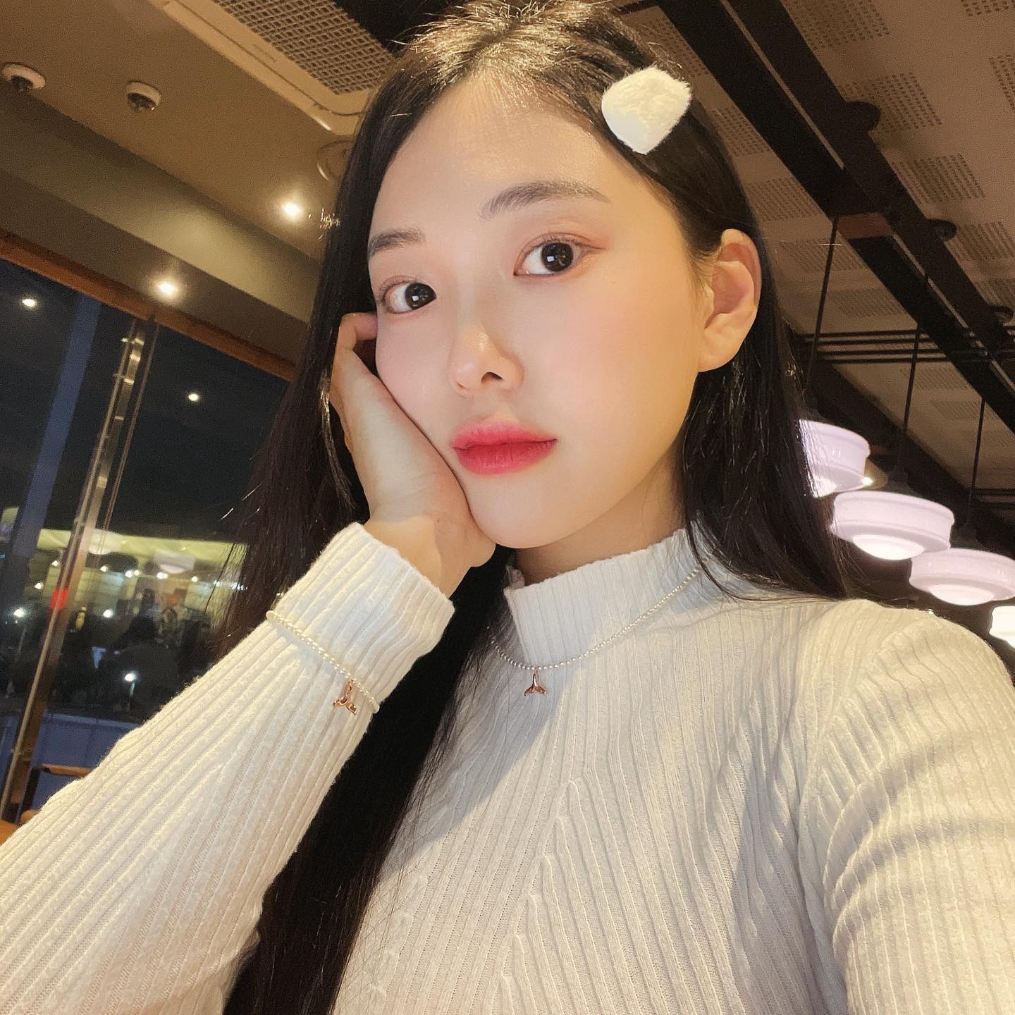 오늘 웨딩링 보고왔다
결혼은 누구랑 할지 매우 기대가 된다
오늘 많은 약속을 했다
김민둅이 꽃다발도 대따 큰거 사주기로해꼬🌸
다이아반지도 사주기로해따💍
나늉냐 햄보칸 요자당~~
나는 차사주기로했다🚗🚙
#장기매매 #장기팔아요 #한몸바치리