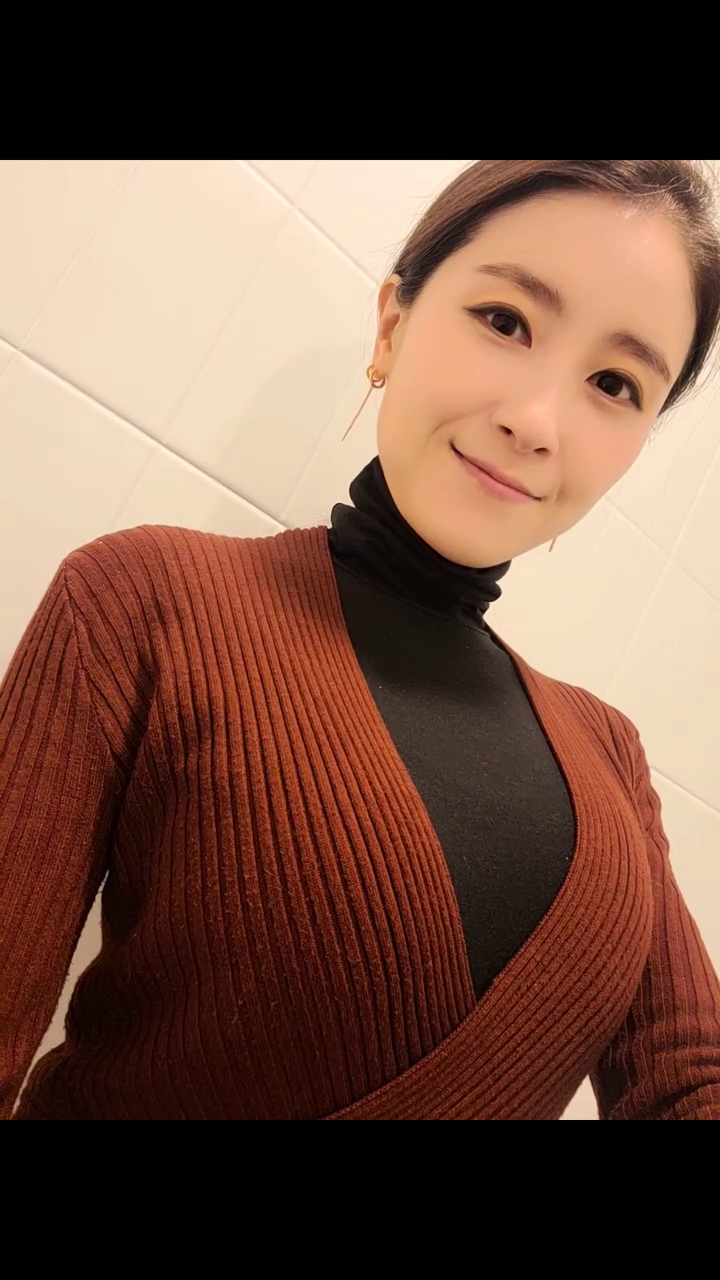 한달간 내 사진이 없다ㅋ
셀카로 도배된 나의 옛 폰 생각에 헛웃음이난다.
.
셀카보다 🐕 
내 시간보다 🐶
일상이 🦮🐕‍🦺🐩
나이가 들어 갈수록 인생 별거 없구나 싶다
노력하면 되는것이고
비교할 필요 없는 것이고
욕심도 덜어내면 되는 것이다
.
결론은
하면 다 된다
.
.
#행복한주말
#레이디폼 
#브리더 #유투버
sns_ladypom
#건축 #설계 #디자이너 
#고건축디자인
#pomeranian 
#가족 #포메라니안
#초미니포메라니안전문견사
#냉철한마인드 #이세무사
#wbws #알고리즘 
#workout #건강
#셀스타그램 #얼스타그램 
#셀키꾼 #소통 #follow #나에게휴일이란없다