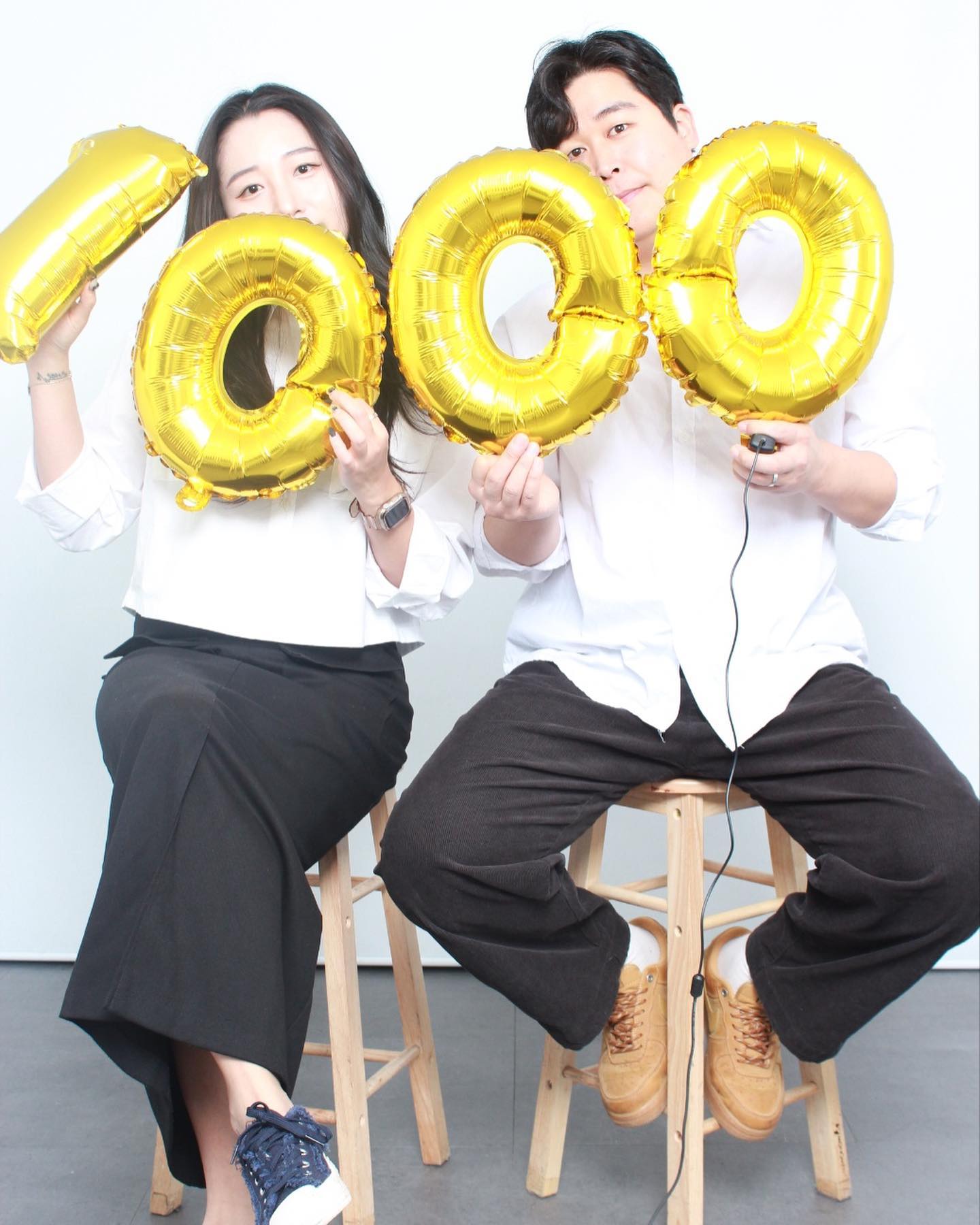 💜 강이랑 별이랑 함께한지 D - 1000 💜

( 갑자기 생각난 우리의 첫 데이트..
이쁘게 꾸미고 나가야 할판에 우리의 첫 데이트는 내가 무릎 뼈가 나간채 깁스하고 쩔뚝거리면서 꿋꿋히 돌아댕기겠다고 ㅋㅋㅋㅋㅋㅋ아주 추했던 기억이 나는거같다; )

💕어느덧 내 하루에는 강이가 12시간 이상을 차지할 만큼 사진만 보구있어도 웃음나고 보고싶고 또 놀구싶구 마냥 즐겁기만한 존재가 되버렸어 (이런이런😅)
백일 이백일 만나다보니 어느덧 일년이 지나구 이년이 지나구 함께 한 시간이 소중한 추억인 만큼 남은 함께하는 시간도같이 코미디같은 즐거운 하루하루로 만들고 기억하자💜

그리구 강아ㅜ 제발 내 말좀 잘 듣구 우리 서로 화내지말구 엄청 고마워하면서 사랑해 하면서 지내자😍