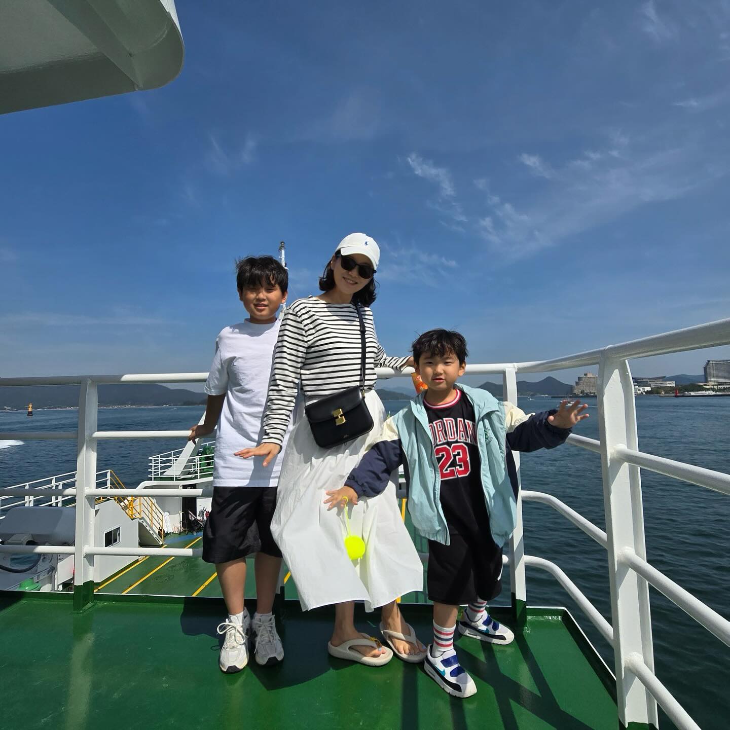 인생은,,,
때로는 B컷도 의미 있잖아요 
예쁘고 멋진 사진만 가득한 이 세상에서 
나는 알잖아요 
내 인생 한편은 B컷이라는 걸 📷

#음악은_저희아이들최애_웡카🎶