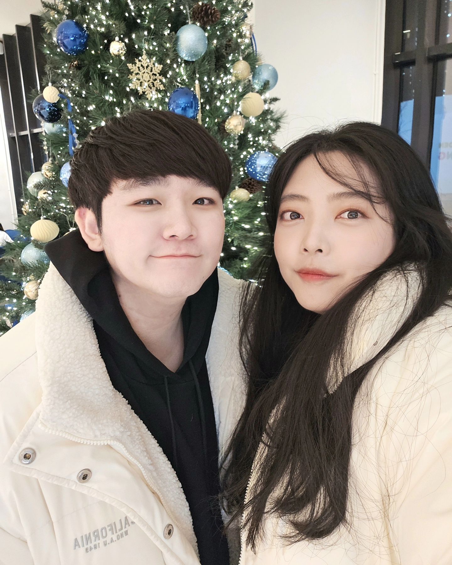 오늘의 우리 쀼 (⑉་ ⍸ ་⑉)✌🏻

직업 : 용맹한 바다전사 / 무기 : 요술봉(물리) 
뿔모자 쓰길래 그런갑다 했는데 자연스럽게
요술봉 드는건 뭔데ㅋㅋㅋㅋㅋㅋㅋㅋㅋㅋㅋㅋㅋㅋㅋ

#부부스타그램 #부부일상 #데이트 #주말스타그램 #주말일상