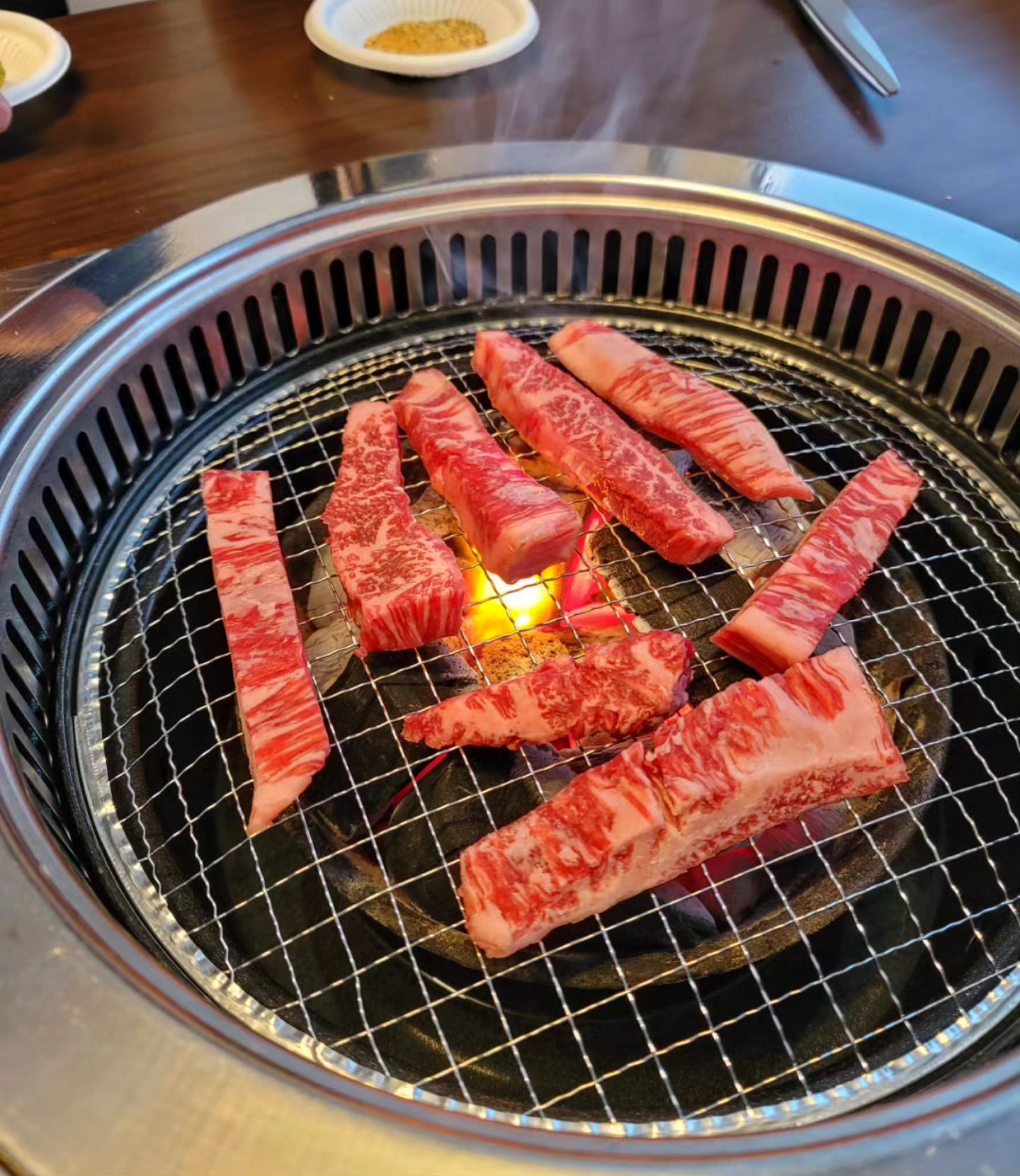 임신듕이라 캠핑을 못하고 있어 답답했는데
호캉스가 역시 편하고 좋다요 :) 

호텔 루프탑 바베큐장에서 한우 냠냠
오션뷰 진짜 최고ꯁ 

#우주맘
#26weeks 
#강릉여행
#컨피네스오션스위트