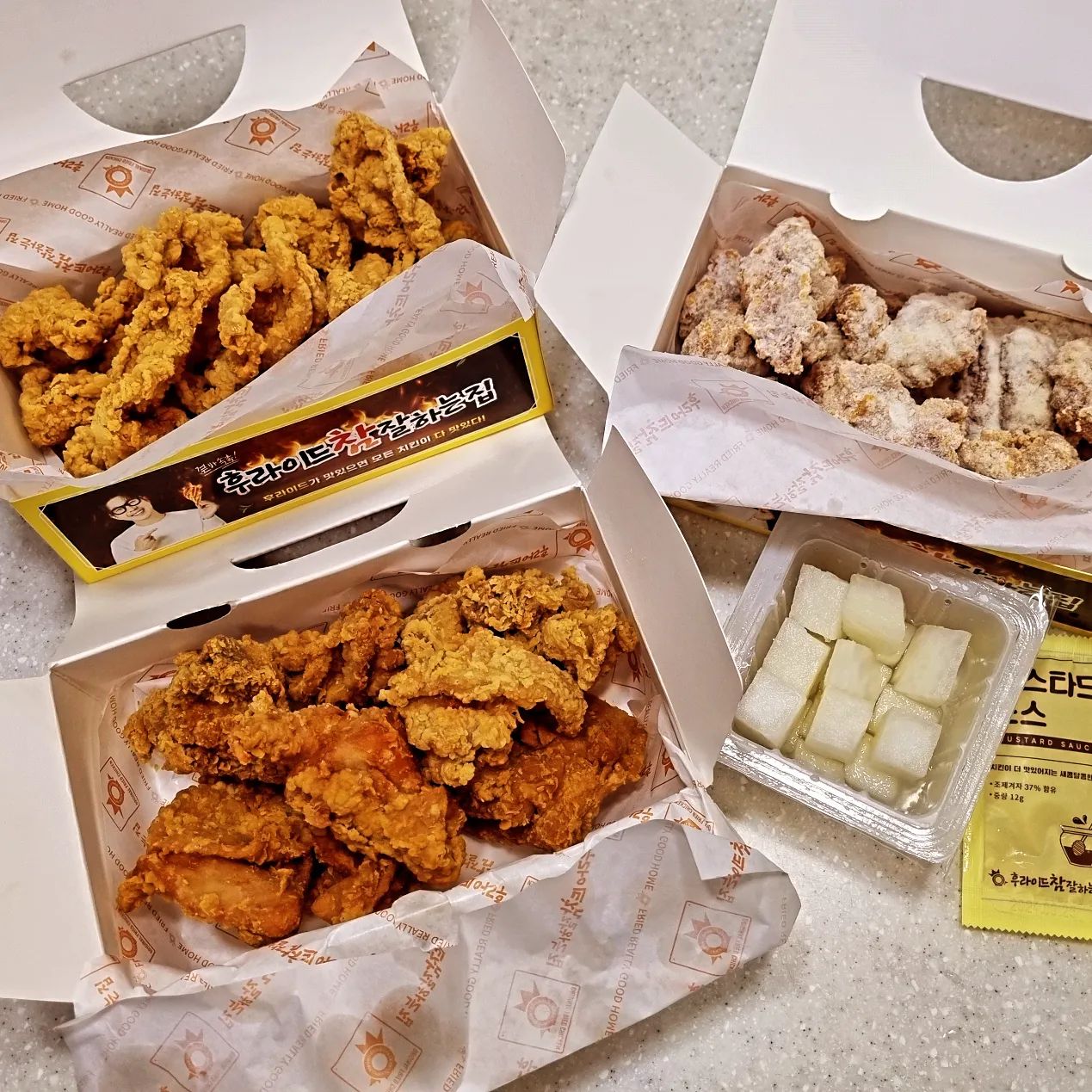 #협찬 
역시후라이드가맛있는치킨집후참잘♡
바삭바삭노릇노릇너무맛있고~
허니버터치킨도달달한매력이굿굿!!
사이드로주문한닭껍질튀김도
완전바삭함이남다름😍😍
.
방문포장시4,000원할인!!
.
🔹️후참잘4월할인정보
<배달의민족>
*배민배달전용쿠폰(4/8~4/14)
-선착순쿠폰최대7,000원할인
*가게배달/배민배달쿠폰(4/8~4/14)
-선착순쿠폰최대4,500원할인
<쿠팡이츠>
*SKT Tday할인쿠폰(4/24)
-우주패스고객최대7,000원할인
-일반고객최대6,000원할인
-4/24~4/26사용가능
.
🔸️후참잘배민브랜드관찜완료시
상단노출되고할인소식도빠르게받아볼수있음👍
.
good__fried
.
.
#후참 #후참잘 #후라이드참잘하는집 #화곡동치킨 #화곡동맛집