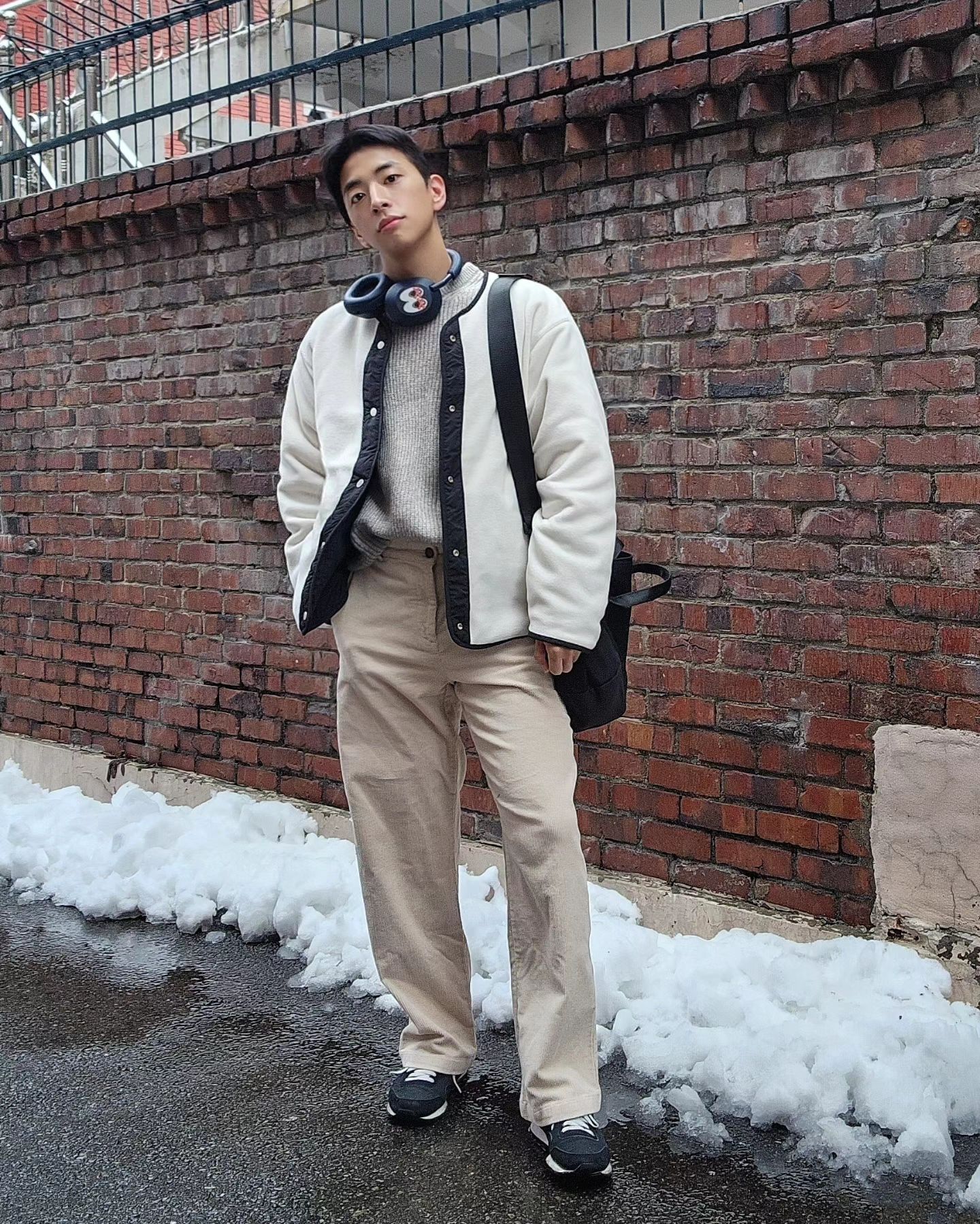 ⠀⠀⠀⠀⠀⠀⠀⠀⠀⠀⠀⠀⠀⠀⠀⠀⠀⠀⠀⠀⠀⠀⠀⠀⠀⠀⠀⠀⠀⠀⠀⠀
새해엔 예쁘게 입고다니기
아니면 언제 입겠누

타이즈 없이도
이거 하나만 입어도
따땃한
더 웜 코듀로이 와이드 팬츠

코듀로이 원단을 사용해서
부드럽고 보온성이 좋다

와이드 팬츠 답게
여유있는 팬츠가
캐주얼하게 연출된다

outer : 탑텐
top : 탑텐 울블렌드 텍스쳐드 스웨터
pants : 탑텐 더 웜 코듀로이 와이드 팬츠