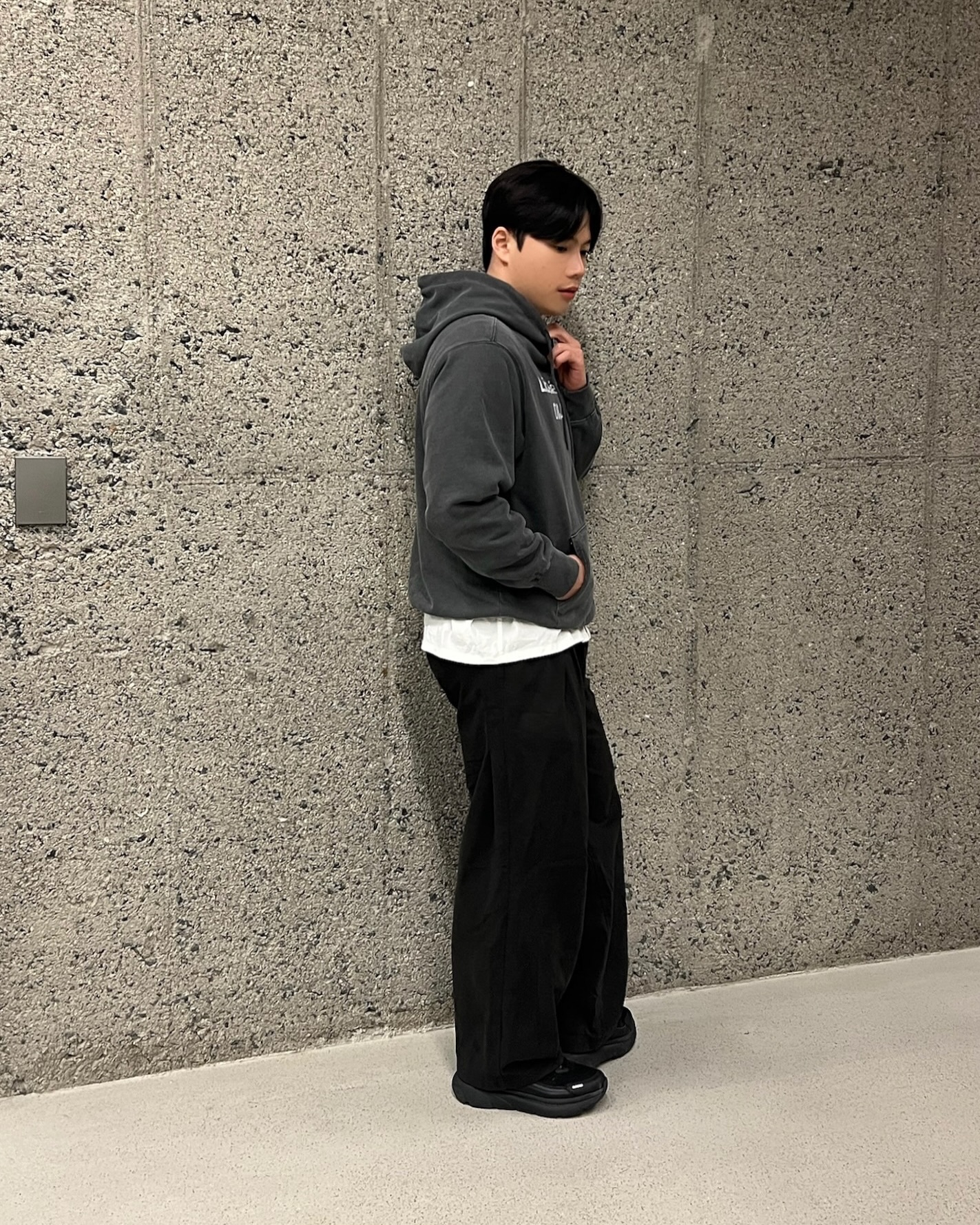 ✔️피그먼트 워싱과,BCI면소재로 완성된 ‘DIJON WASHED HOODIE‘ 제품 입니다! 

✔️#광고 빈티지한 레터링의 프린팅,드롭 숄더로,오버핏으로 여유있게 입으실 수 있고 심심하지 않게 레터링까지 들어가 너무 취저인 후드티 입니다💡

✔️자연스러운 컬러감과 스트릿 무드를 동시에 살린 후드티🔥 추천드립니다.

#후드 #후드티 #일상 #주앙 #미나브 #ootd #데일리룩 #아웃핏 #후드티코디 #꾸안꾸 #스트릿 #카네이테이 #겨울코디