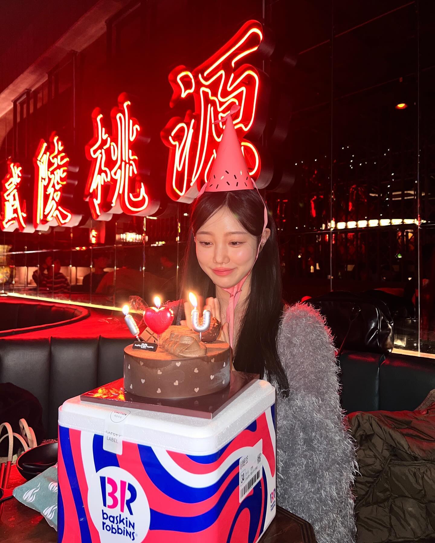 빠른이라서 부럽다고 하는 애들이랑 벌써 16년째 초 부는 중
(같이 늙어가는 처지에 빠른이 어딨어 ㅎㅎ) 모두들 고마오 따랑행 💓