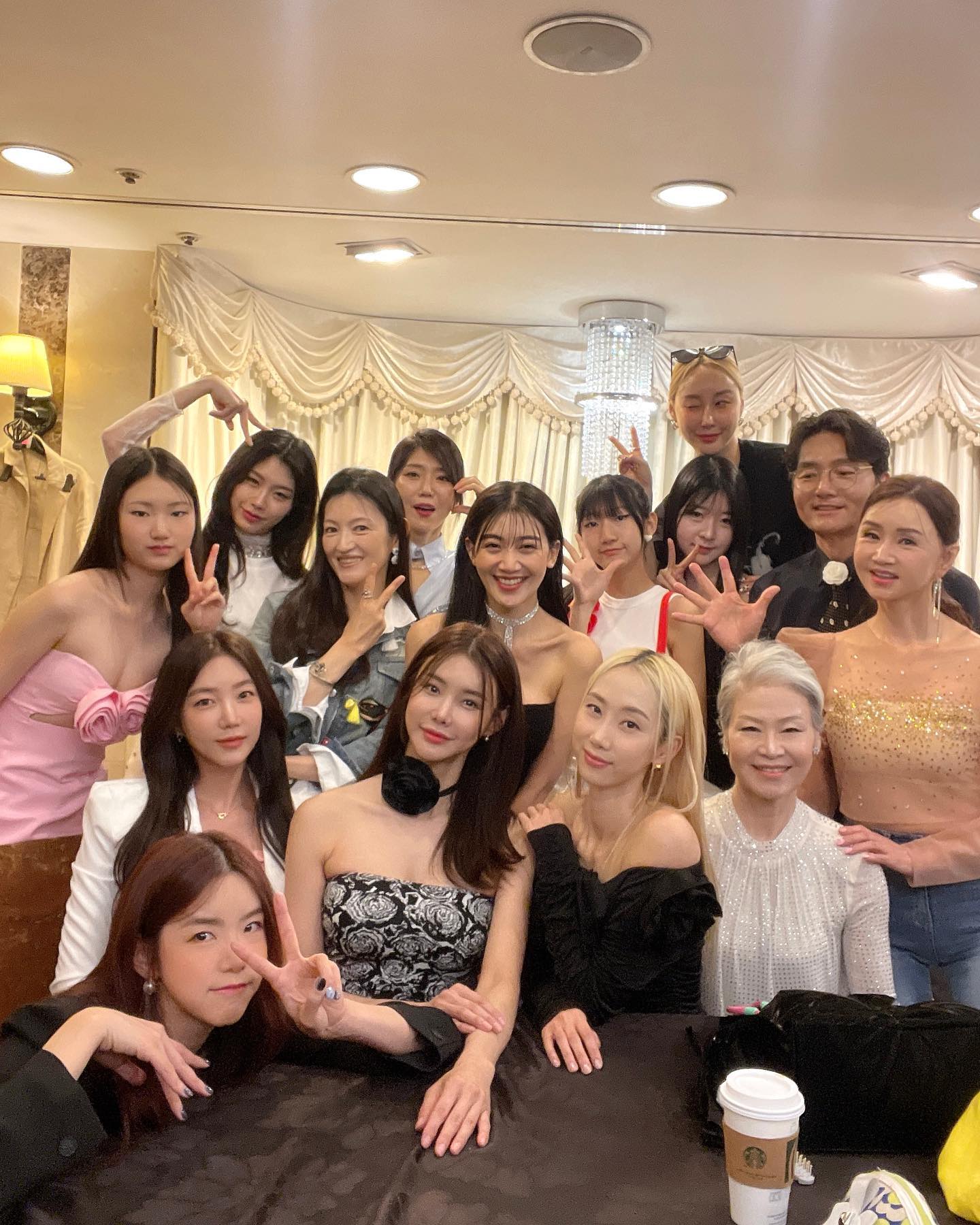 눈이 띵띵 부어서 원숭이 같지만 

진바비와 함께여서 보람찼던 하루💓

#진바비 #청바지 #진바비청바지 #청바지핏 #청바지코디 #청바지추천 #jinbarbie #오월애 #패션쇼 #걸그룹