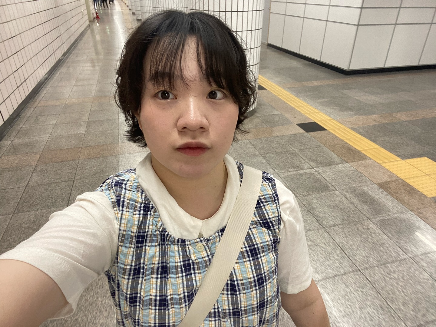 지하철 증명사진 나름 귀엽게 나오는걸 🕺